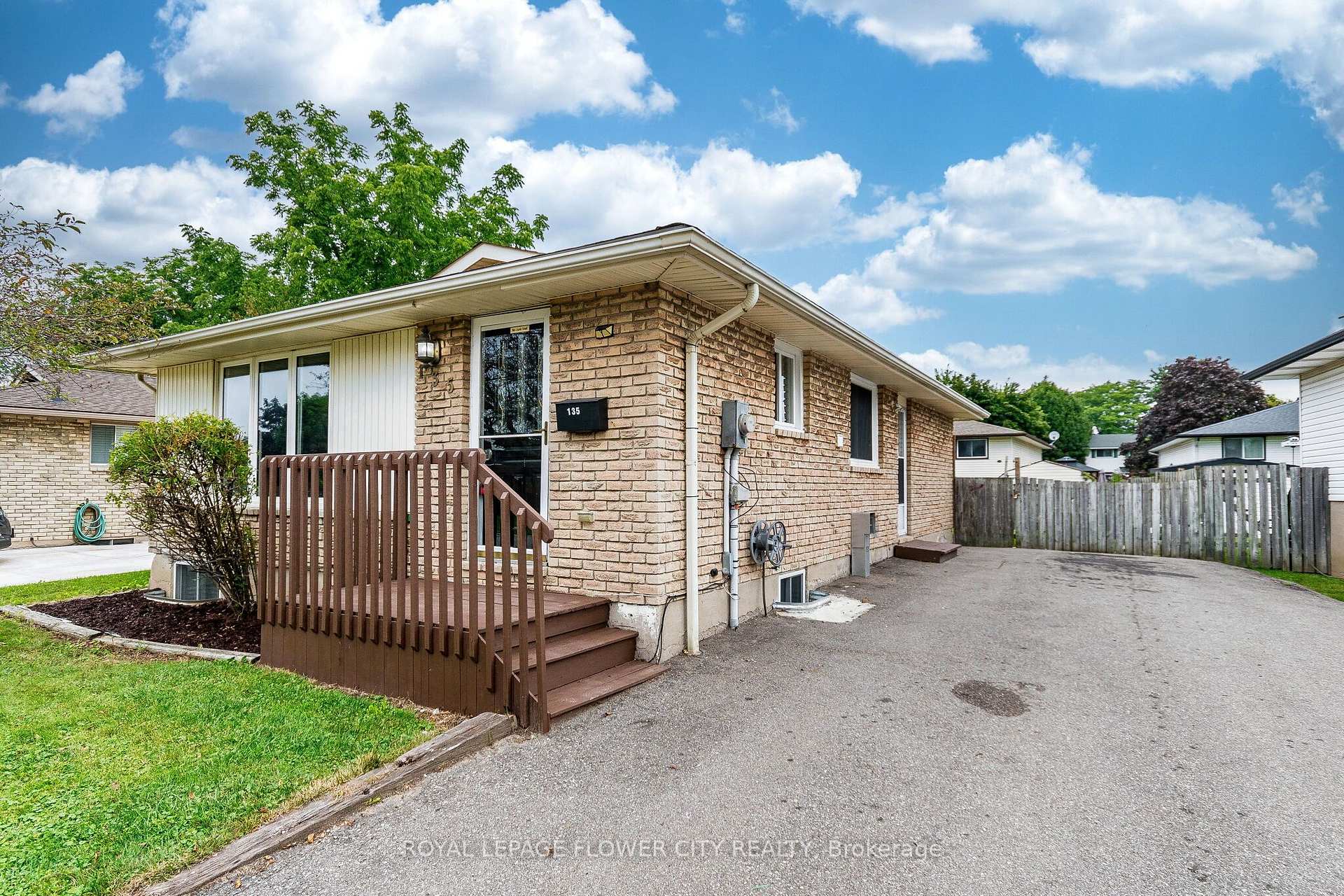 Photo 2 of 135 Keefer Road, Thorold, Confederation Heights — HOMEH
