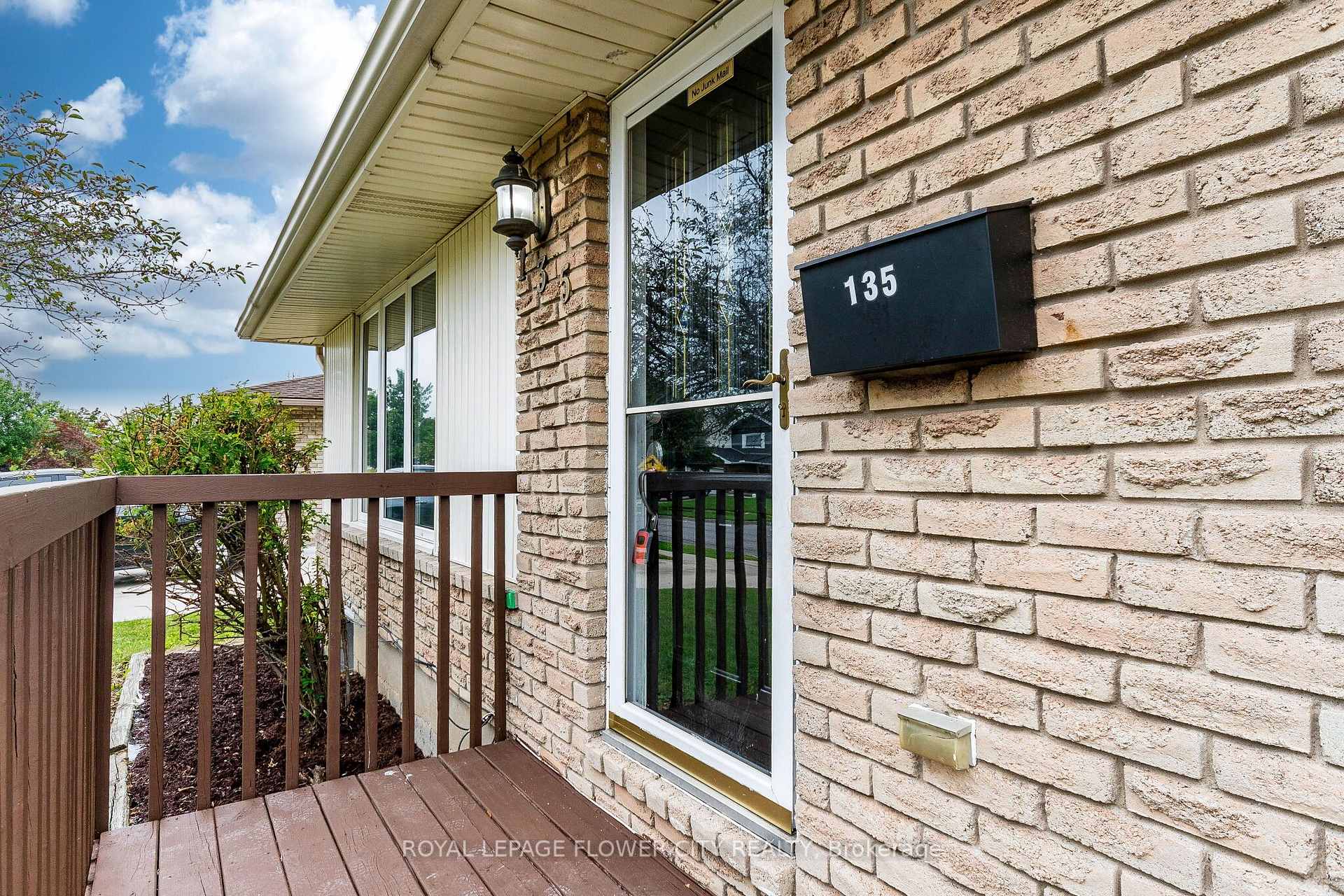 Photo 3 of 135 Keefer Road, Thorold, Confederation Heights — HOMEH