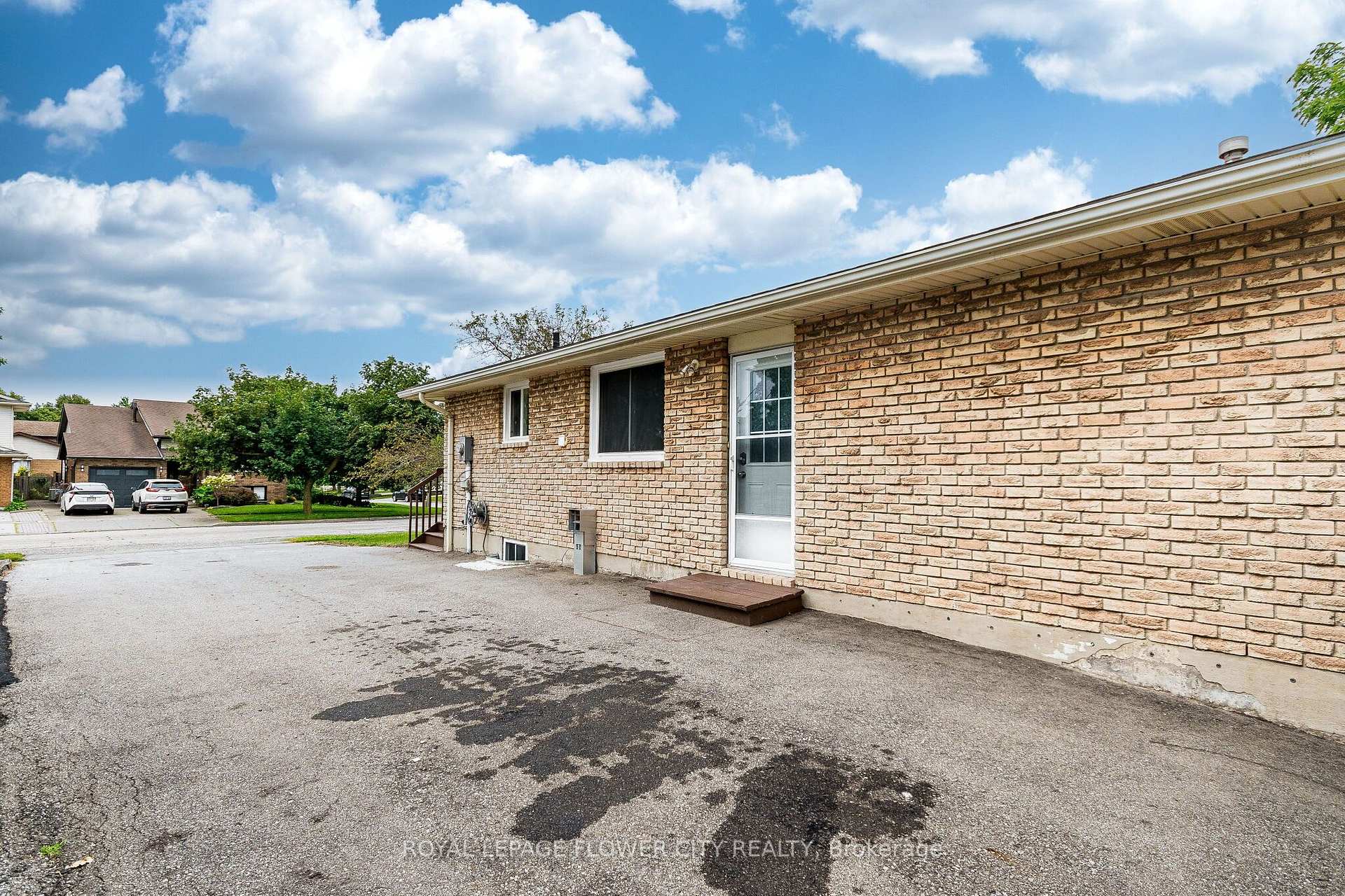 Photo 51 of 135 Keefer Road, Thorold, Confederation Heights — HOMEH
