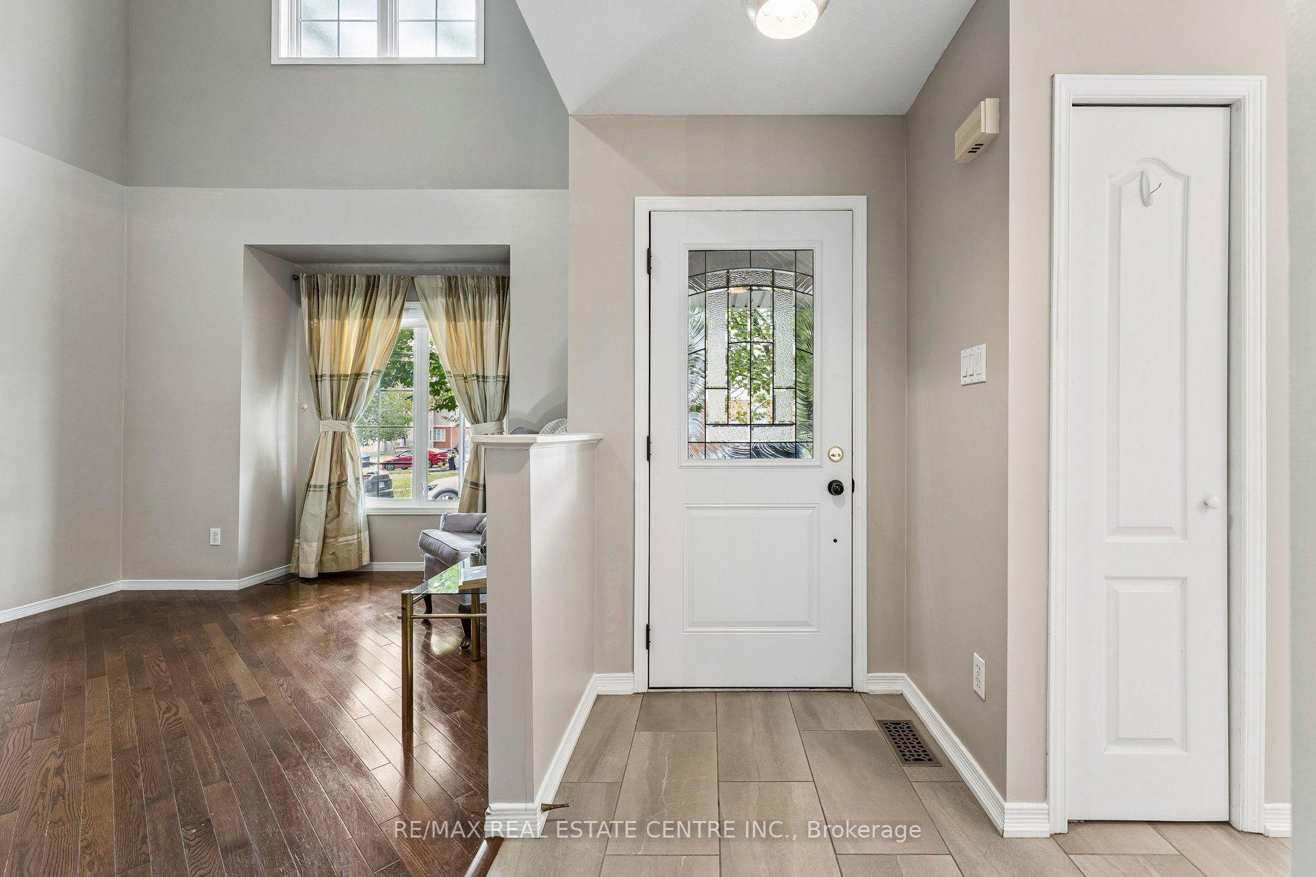 Photo 4 of 131 Montgomery Boulevard, Orangeville — HOMEH