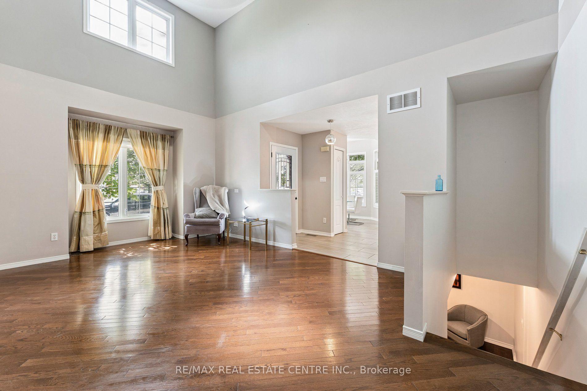 Photo 6 of 131 Montgomery Boulevard, Orangeville — HOMEH