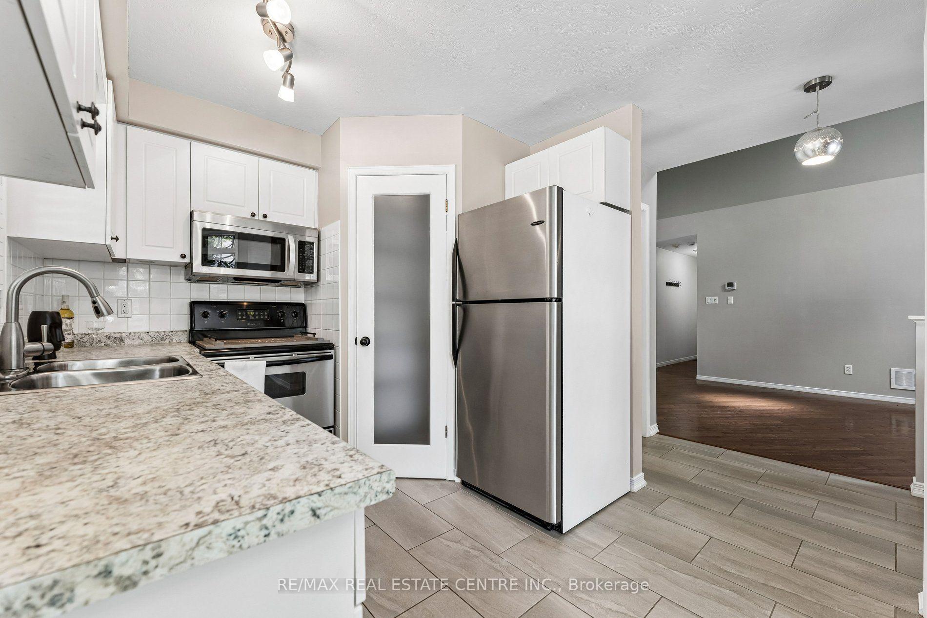 Photo 10 of 131 Montgomery Boulevard, Orangeville — HOMEH