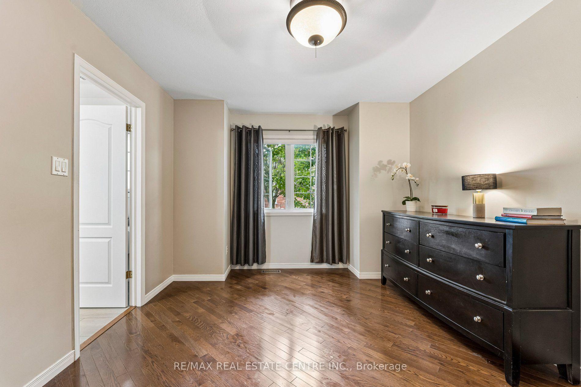 Photo 16 of 131 Montgomery Boulevard, Orangeville — HOMEH