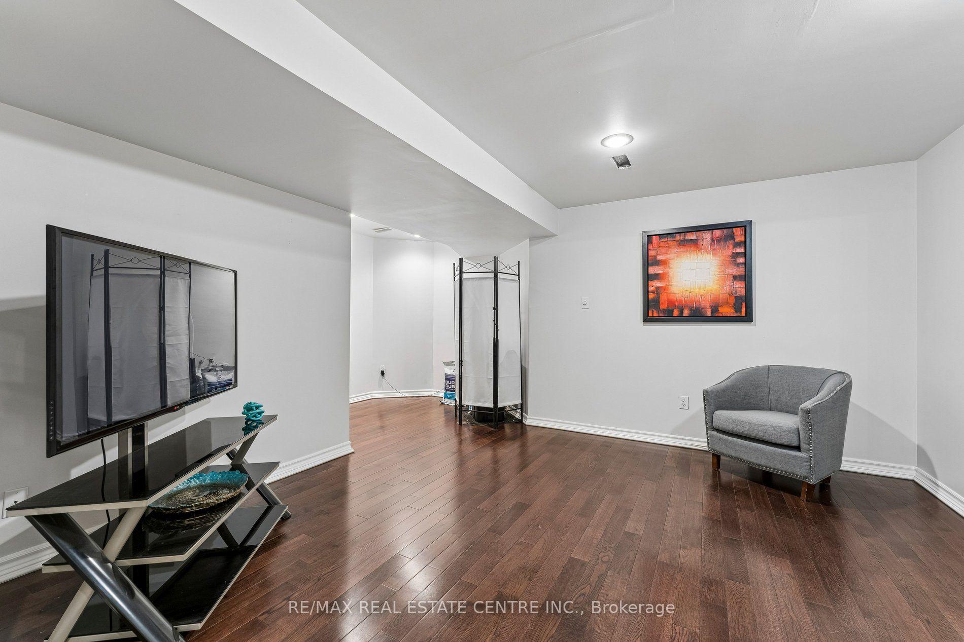 Photo 23 of 131 Montgomery Boulevard, Orangeville — HOMEH