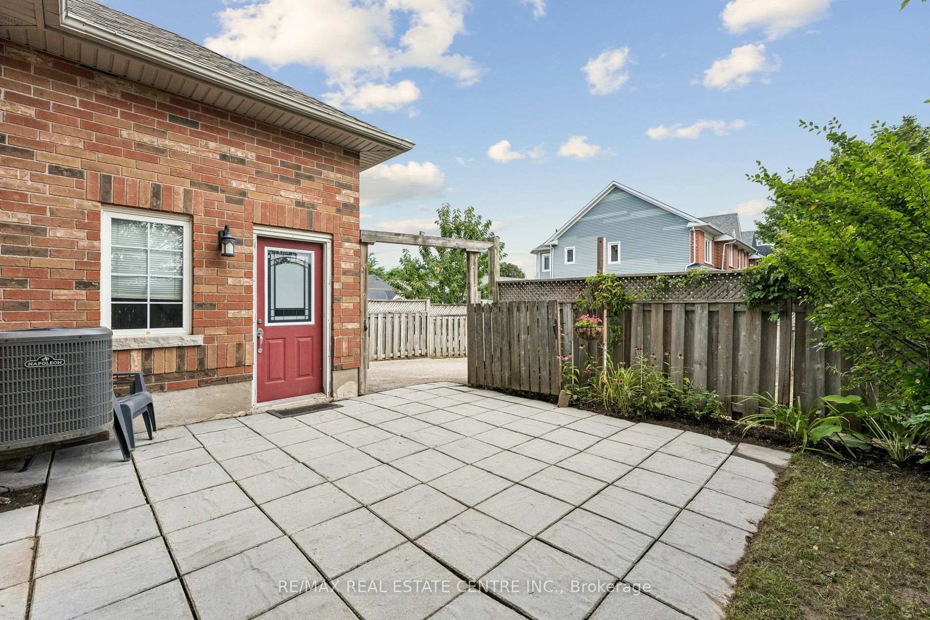 Photo 29 of 131 Montgomery Boulevard, Orangeville — HOMEH