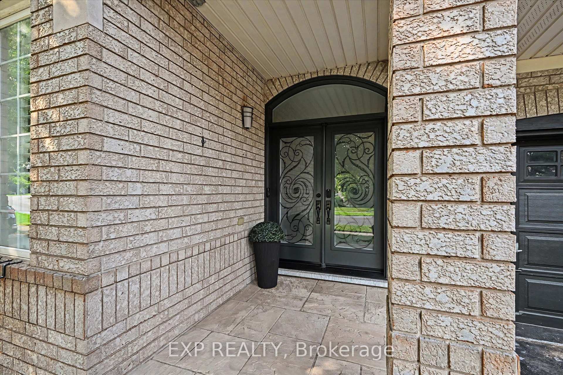 Photo 2 of 2376 Oakhaven Drive, Oakville, West Oak Trails — HOMEH