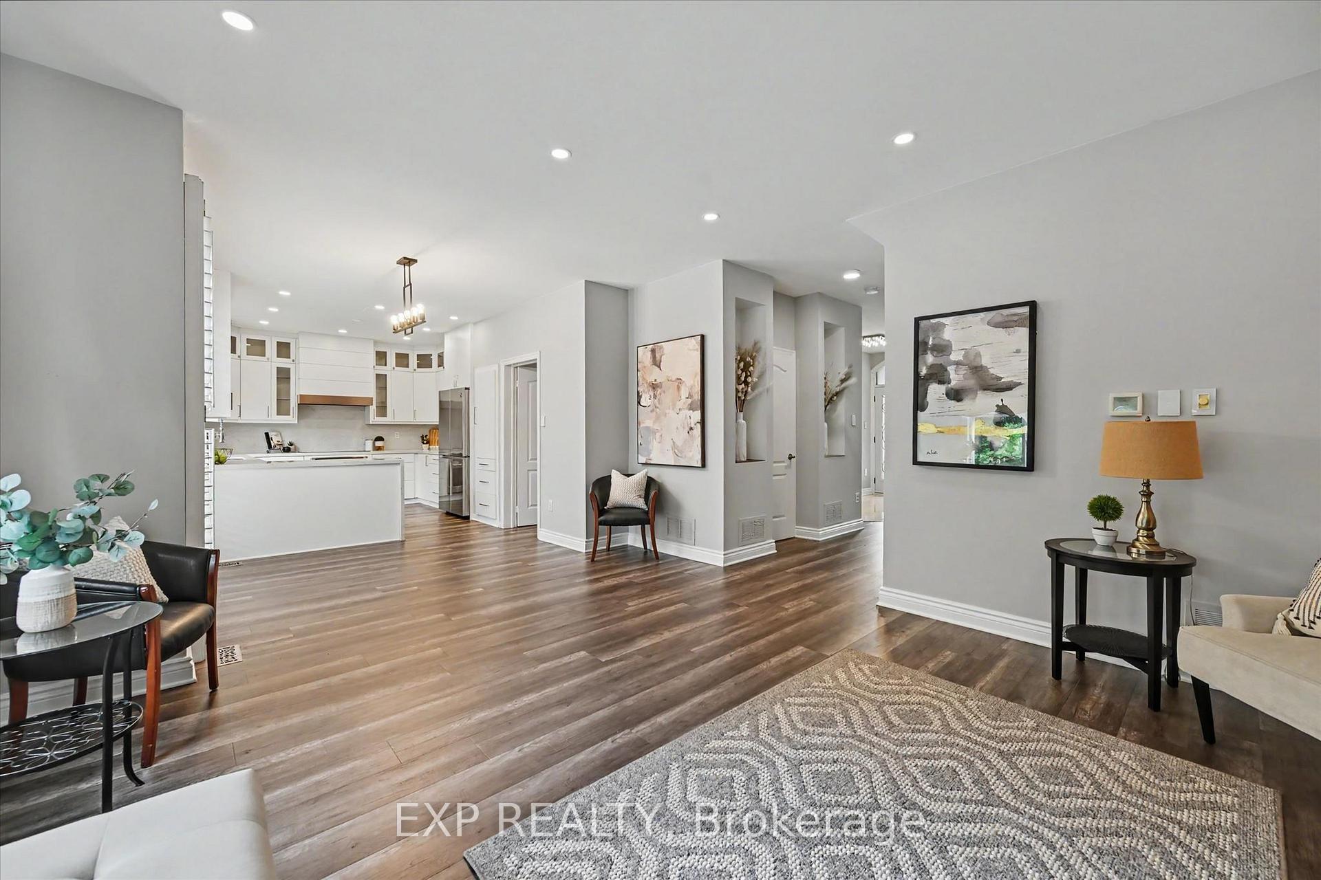 Photo 9 of 2376 Oakhaven Drive, Oakville, West Oak Trails — HOMEH