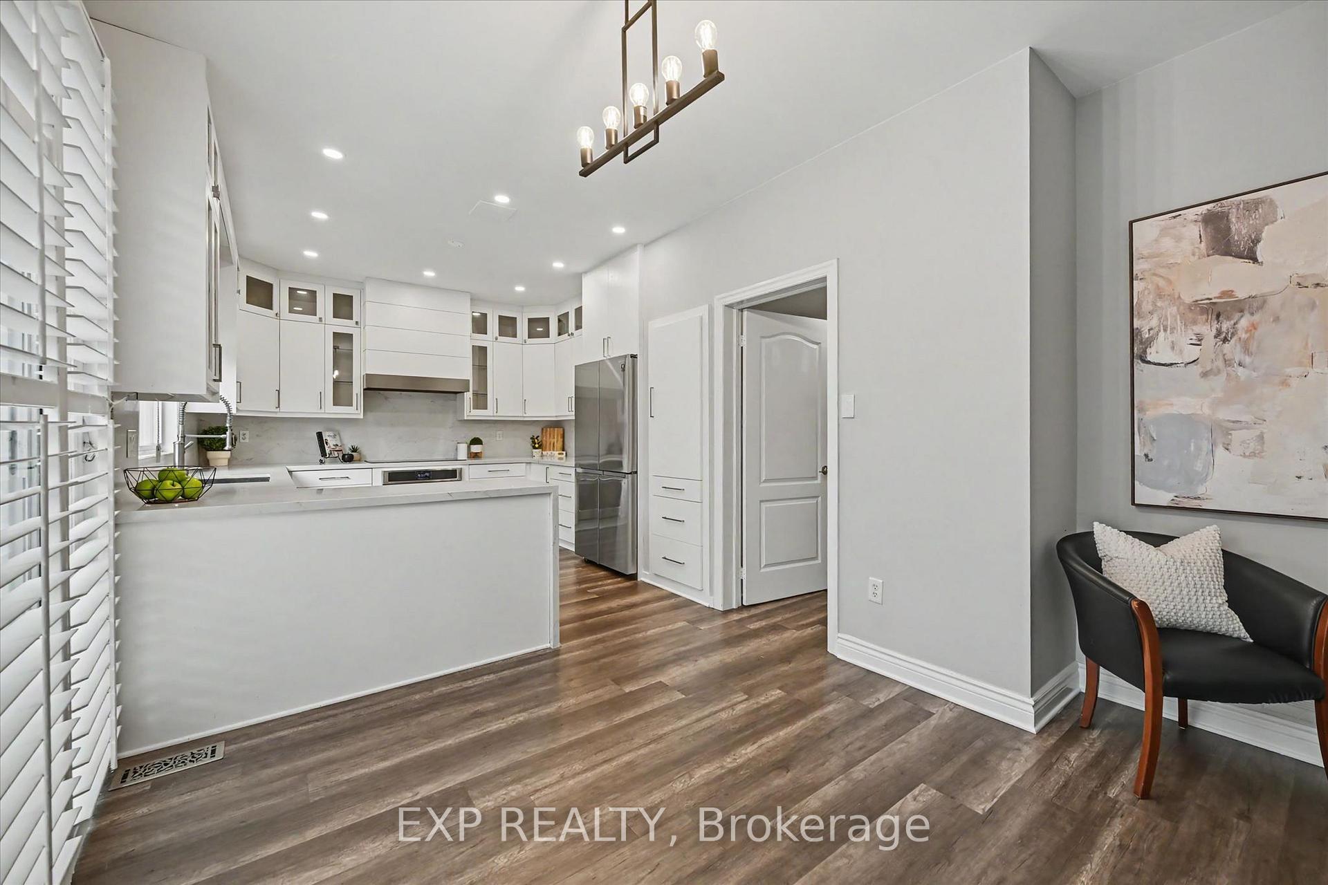 Photo 13 of 2376 Oakhaven Drive, Oakville, West Oak Trails — HOMEH