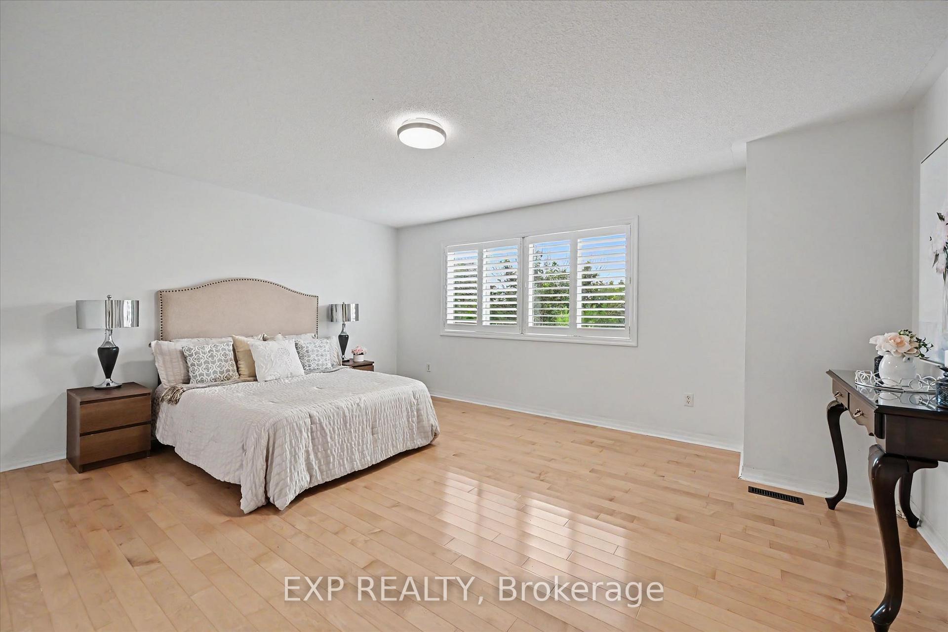 Photo 23 of 2376 Oakhaven Drive, Oakville, West Oak Trails — HOMEH