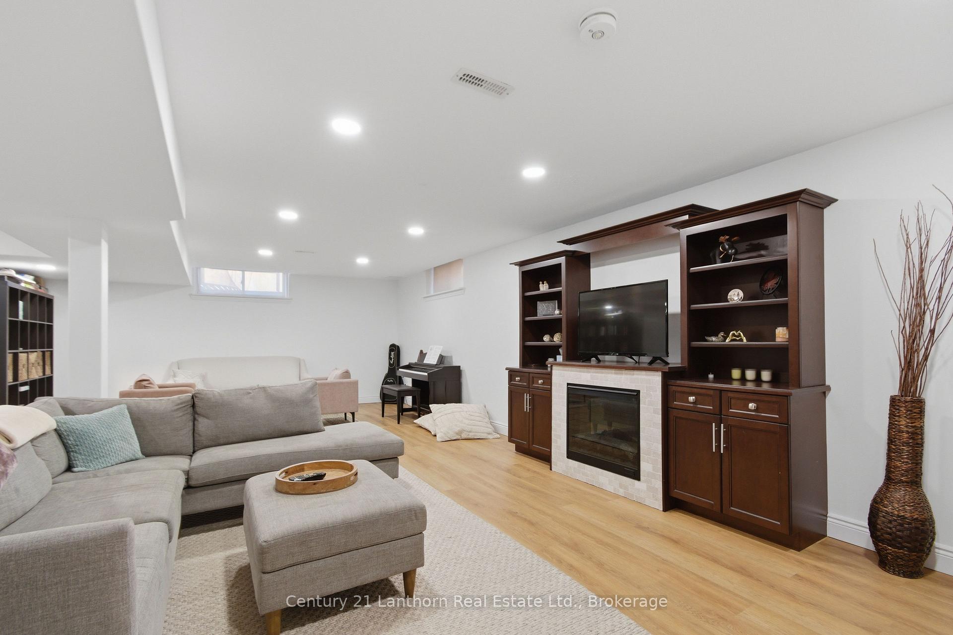 Photo 25 of 28 Hickory Grove, Belleville, Belleville Ward — HOMEH