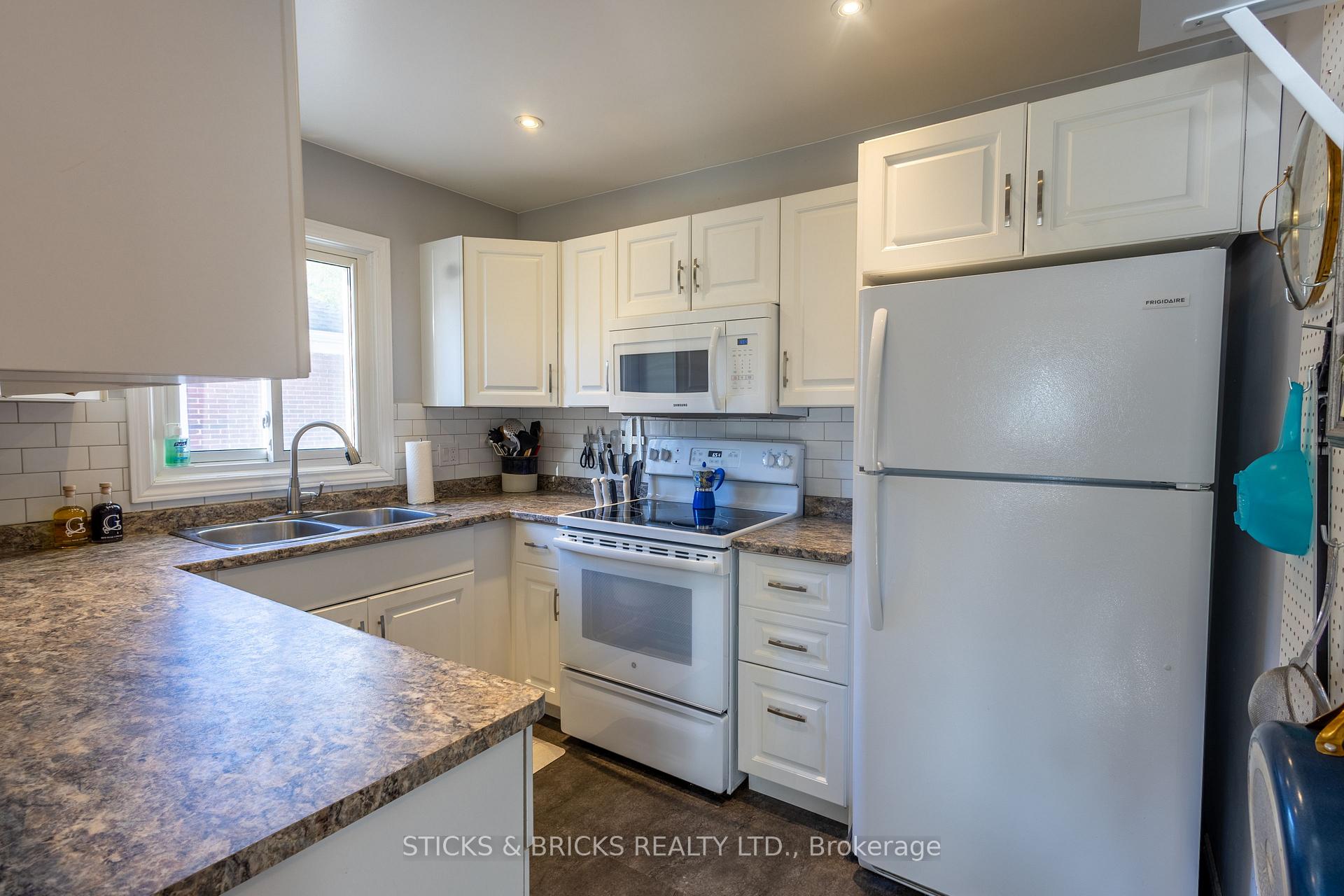 Photo 13 of 6088 Dorchester Road, Niagara Falls, Dorchester — HOMEH