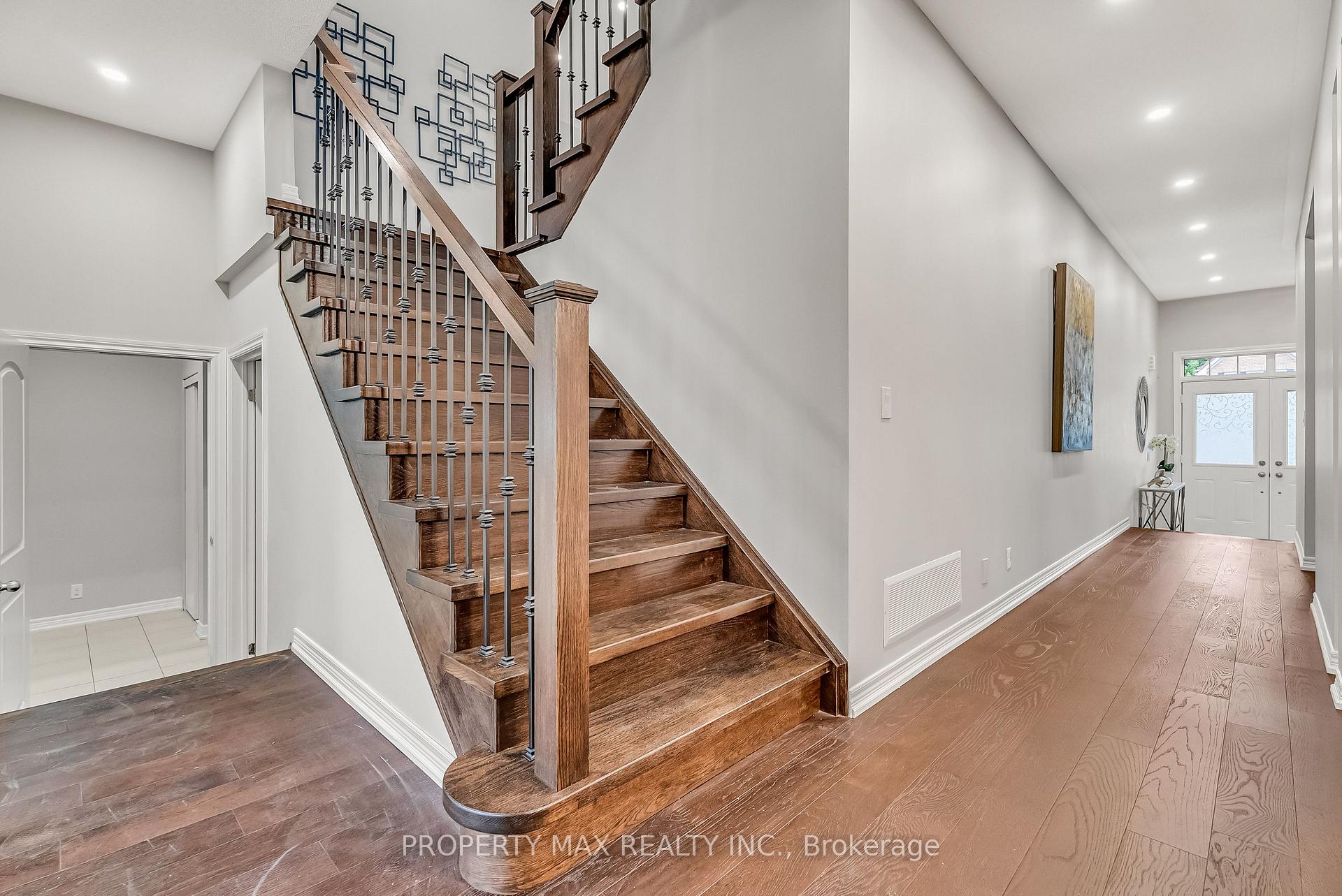Photo 4 of 40 Britannia Avenue E, Oshawa, Windfields — HOMEH