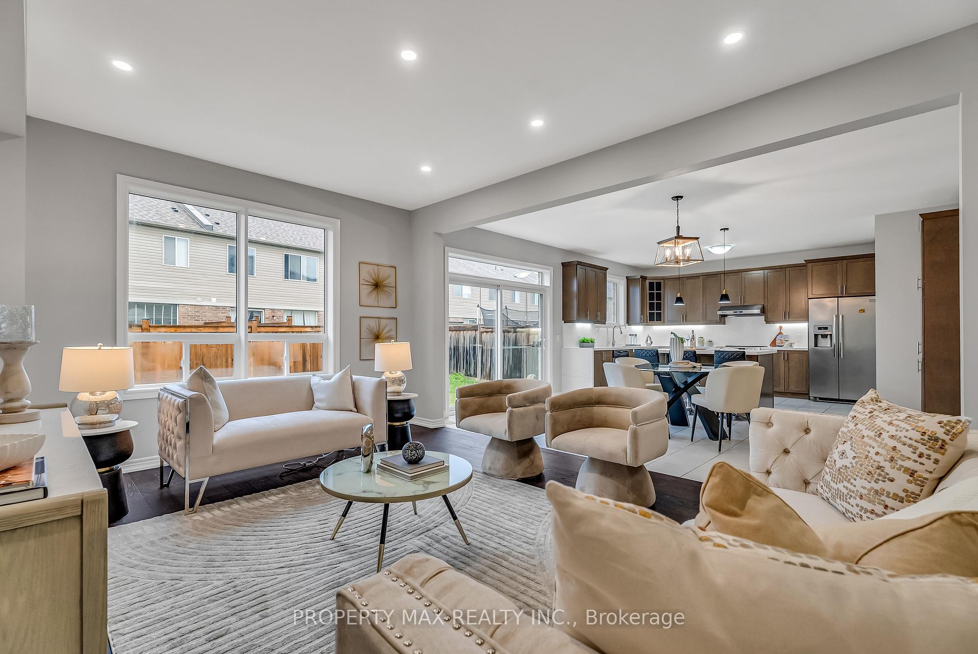 Photo 8 of 40 Britannia Avenue E, Oshawa, Windfields — HOMEH