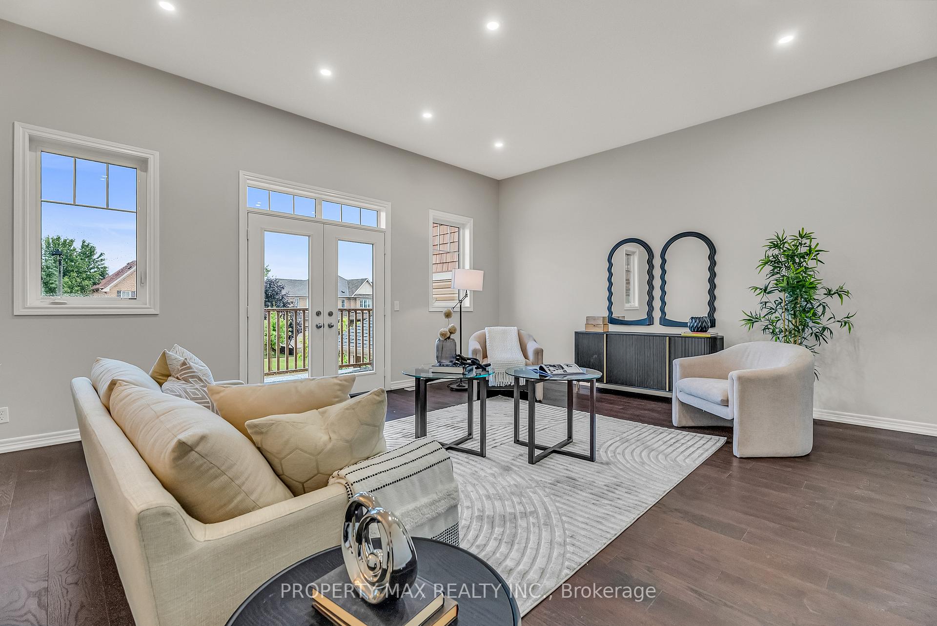 Photo 9 of 40 Britannia Avenue E, Oshawa, Windfields — HOMEH
