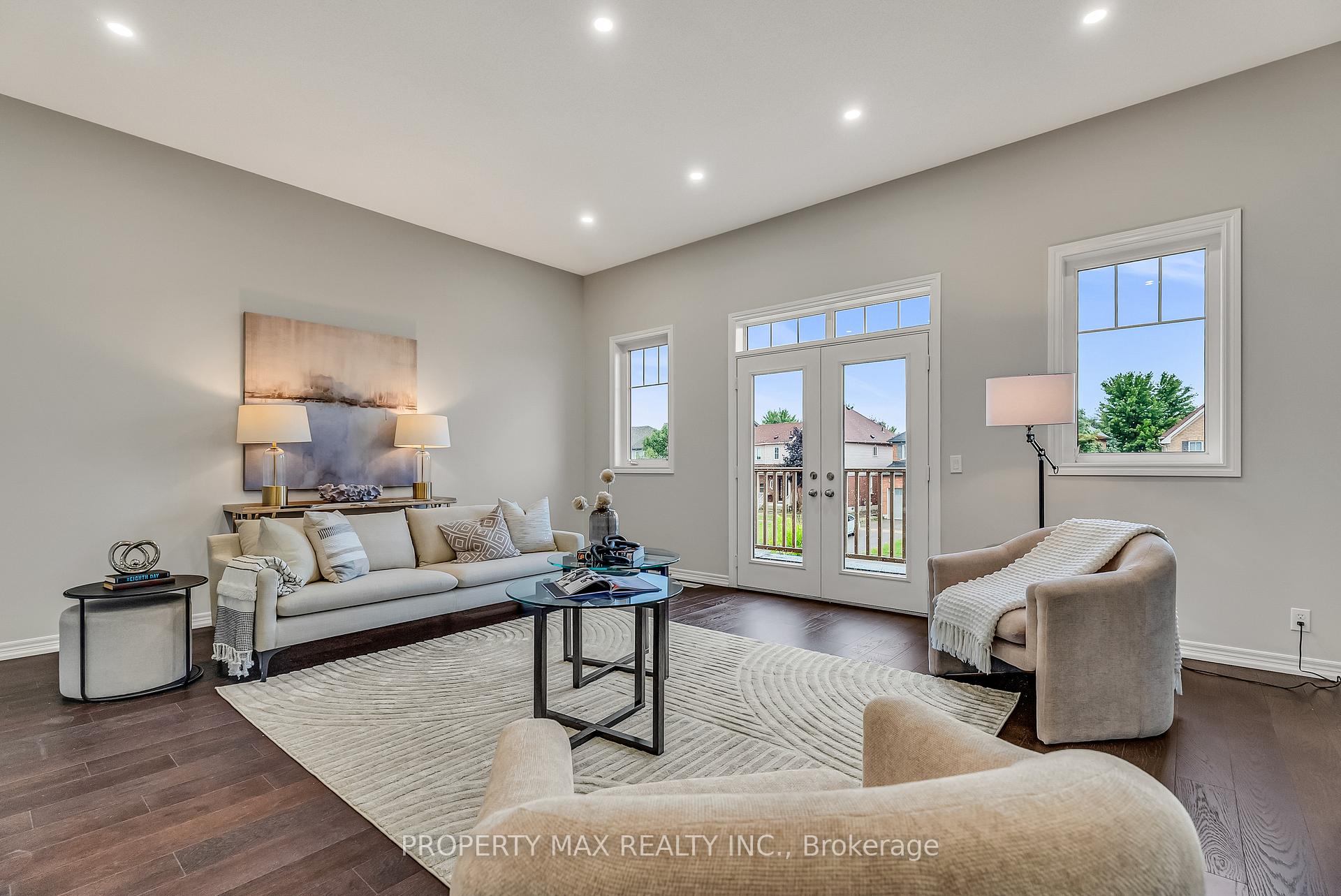 Photo 10 of 40 Britannia Avenue E, Oshawa, Windfields — HOMEH