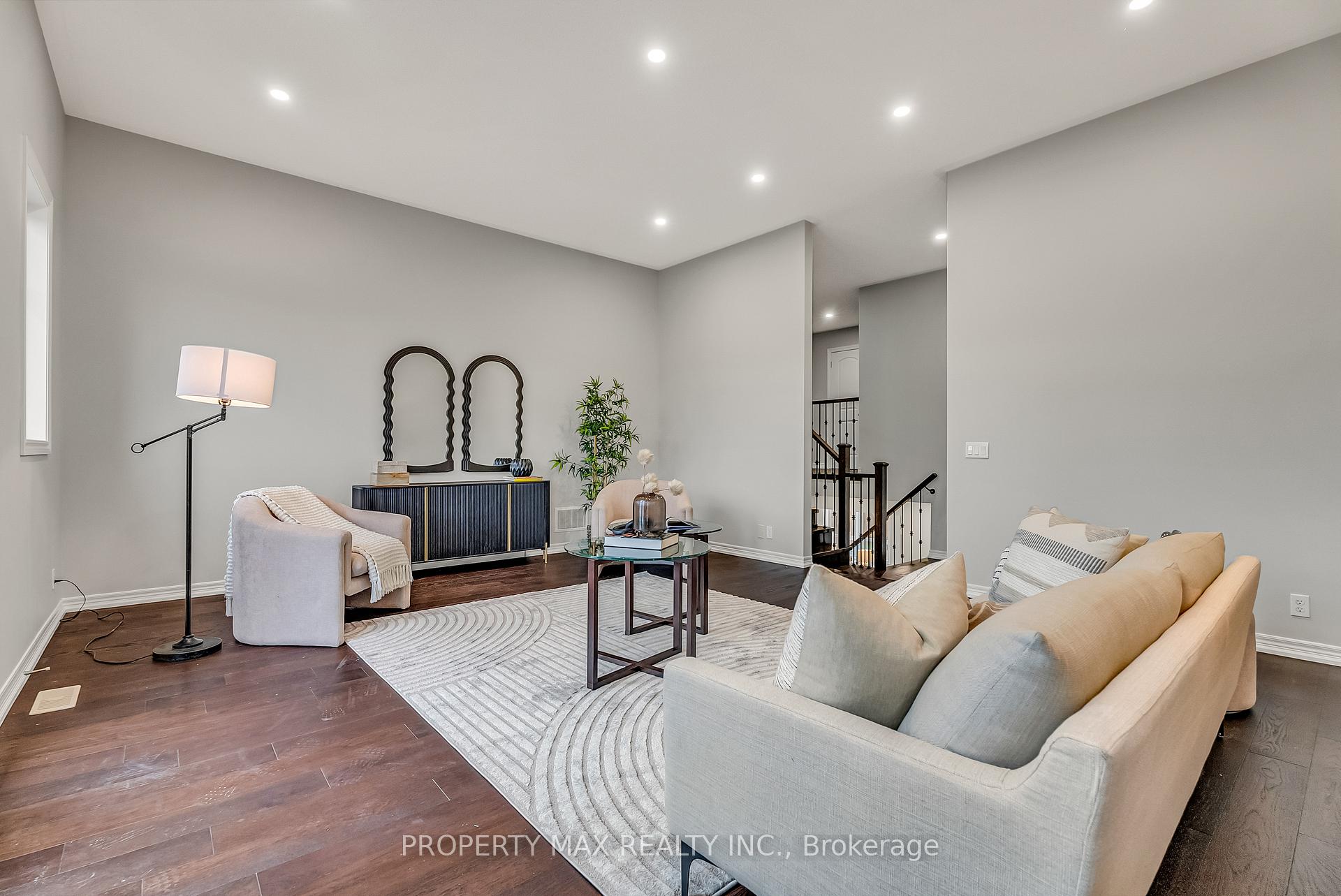 Photo 11 of 40 Britannia Avenue E, Oshawa, Windfields — HOMEH