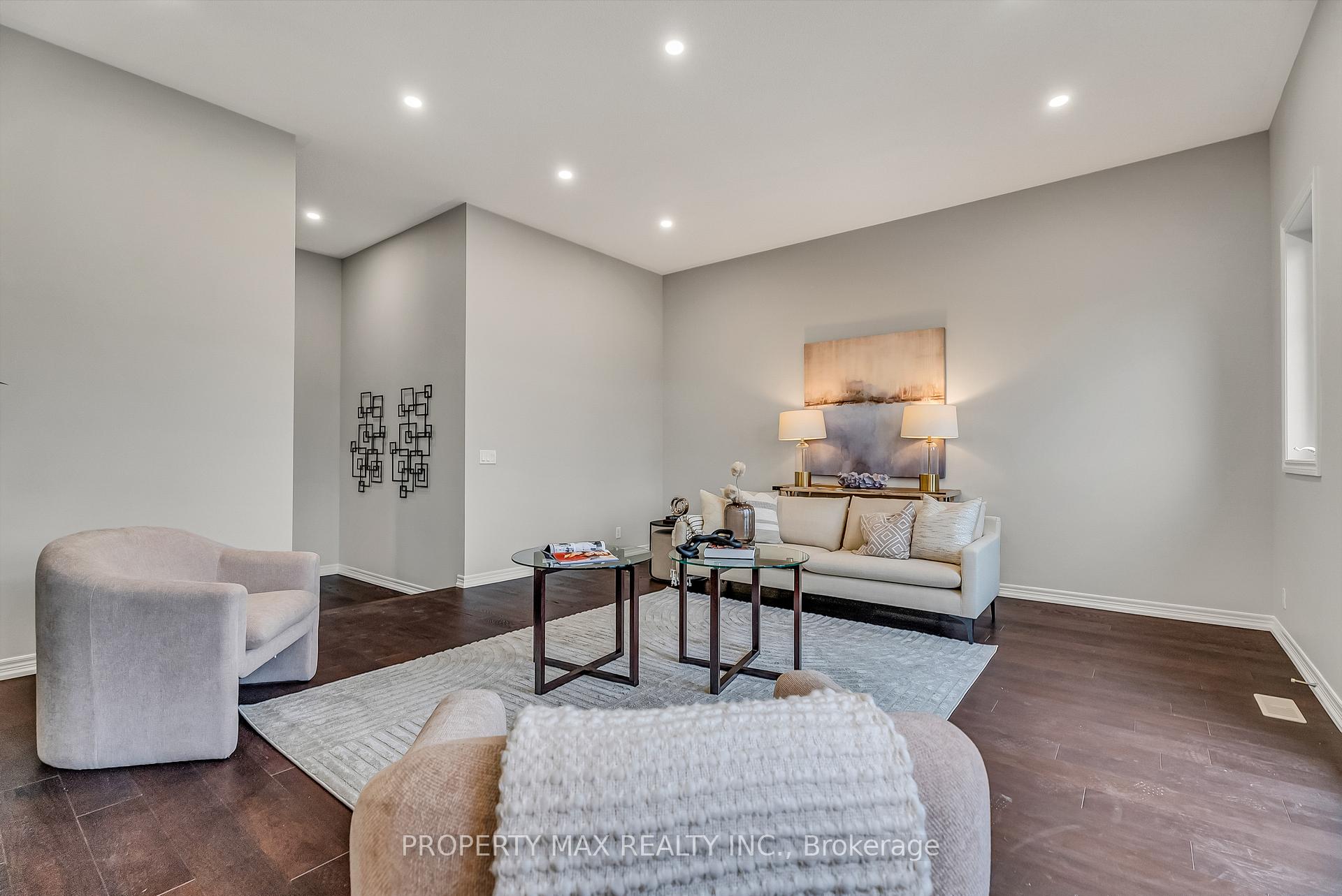 Photo 12 of 40 Britannia Avenue E, Oshawa, Windfields — HOMEH