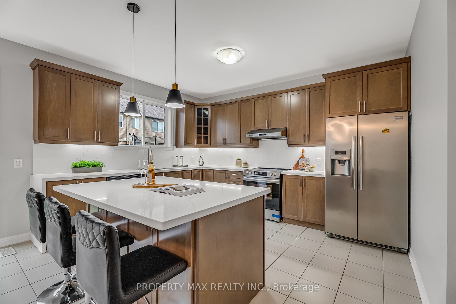 Photo 16 of 40 Britannia Avenue E, Oshawa, Windfields — HOMEH