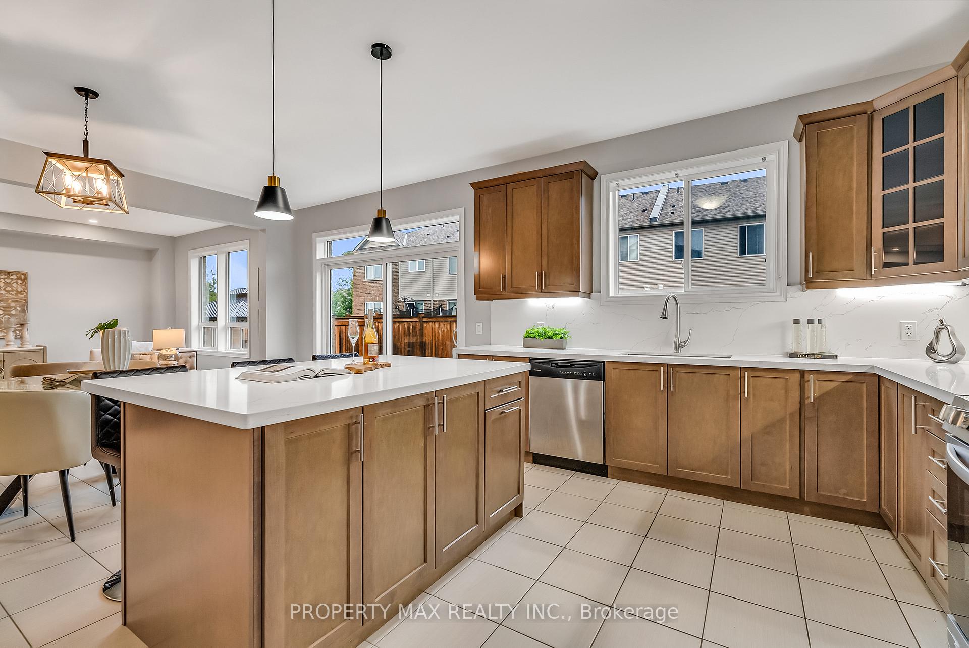 Photo 17 of 40 Britannia Avenue E, Oshawa, Windfields — HOMEH