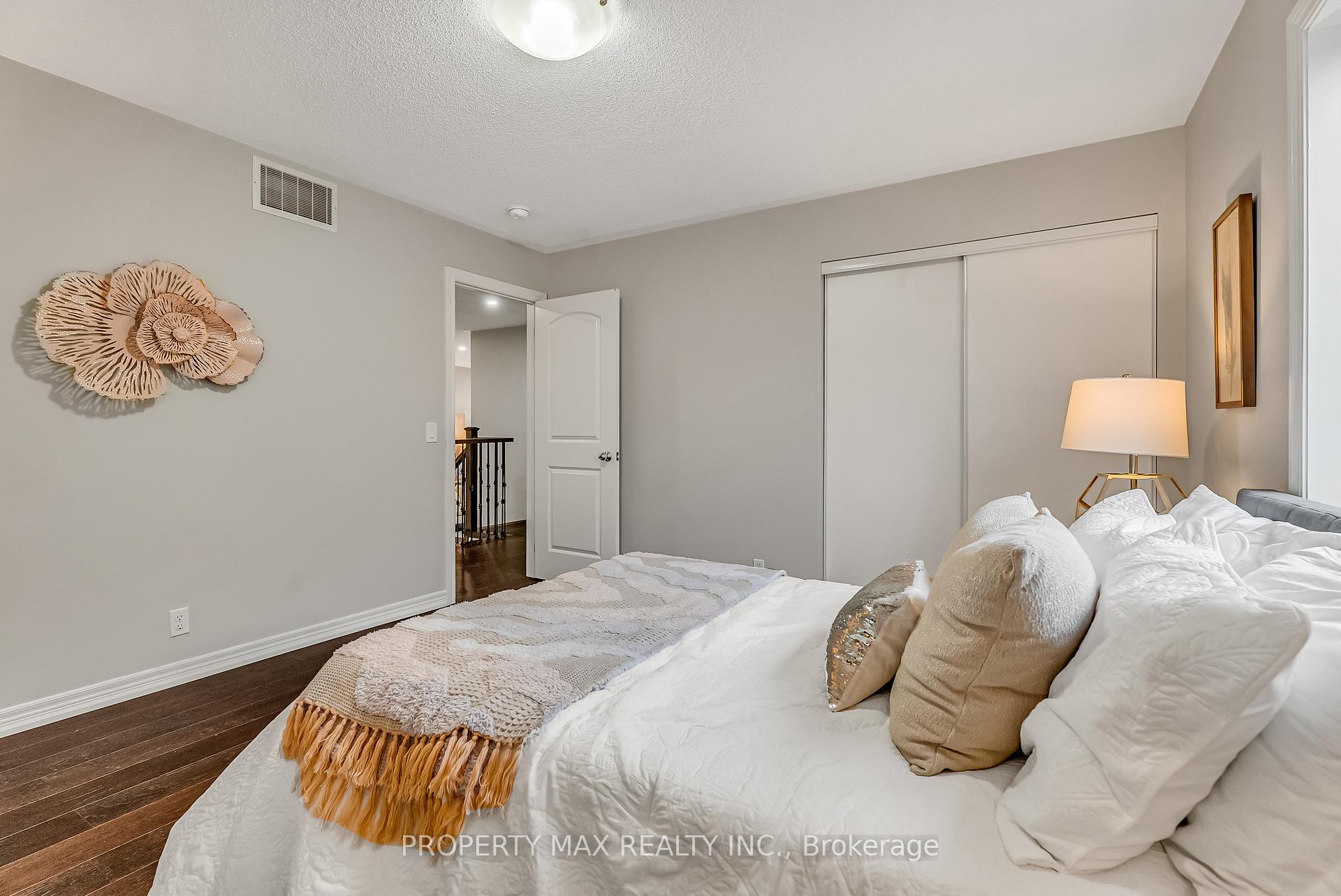 Photo 40 of 40 Britannia Avenue E, Oshawa, Windfields — HOMEH