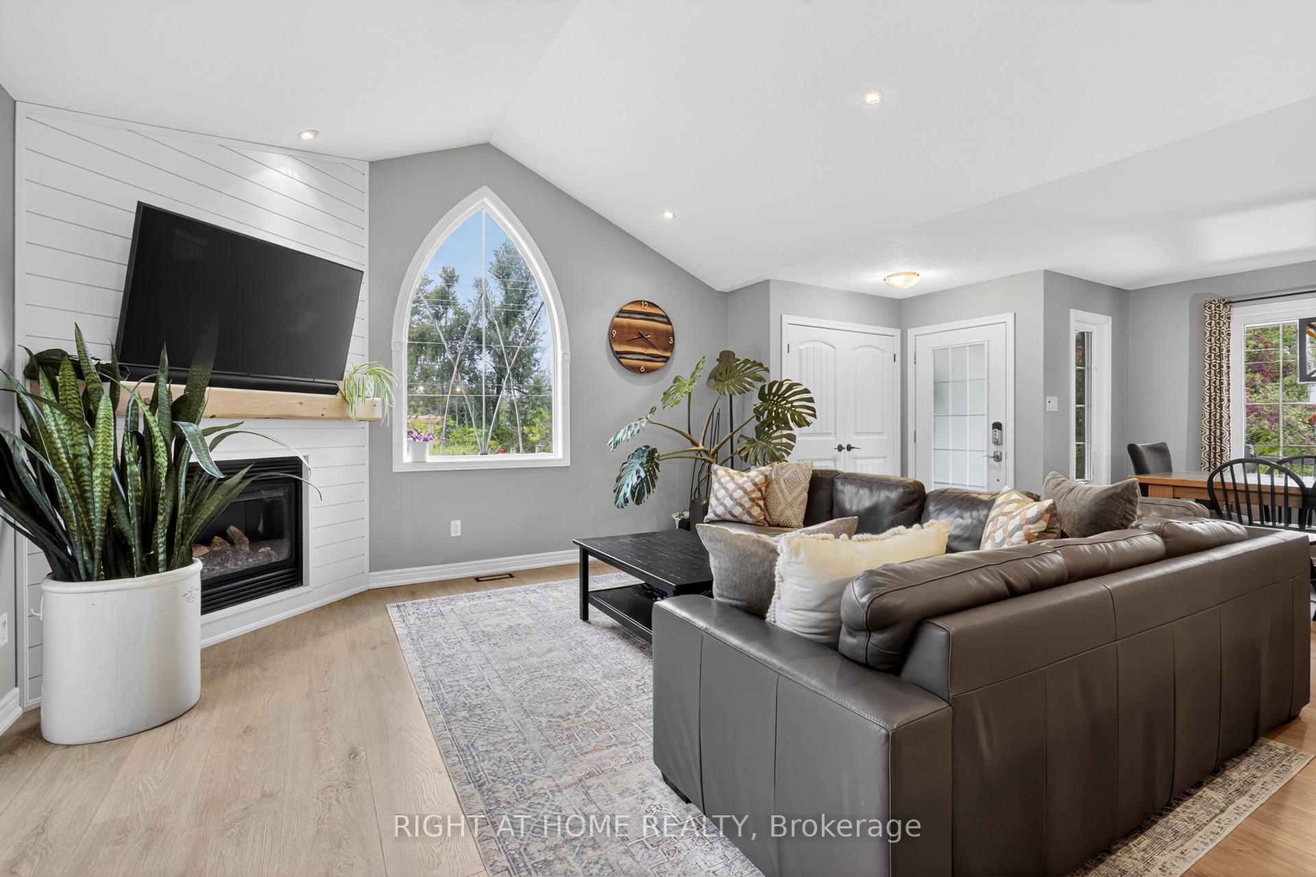 Photo 4 of 3005 Mason Drive, Innisfil, Rural Innisfil — HOMEH