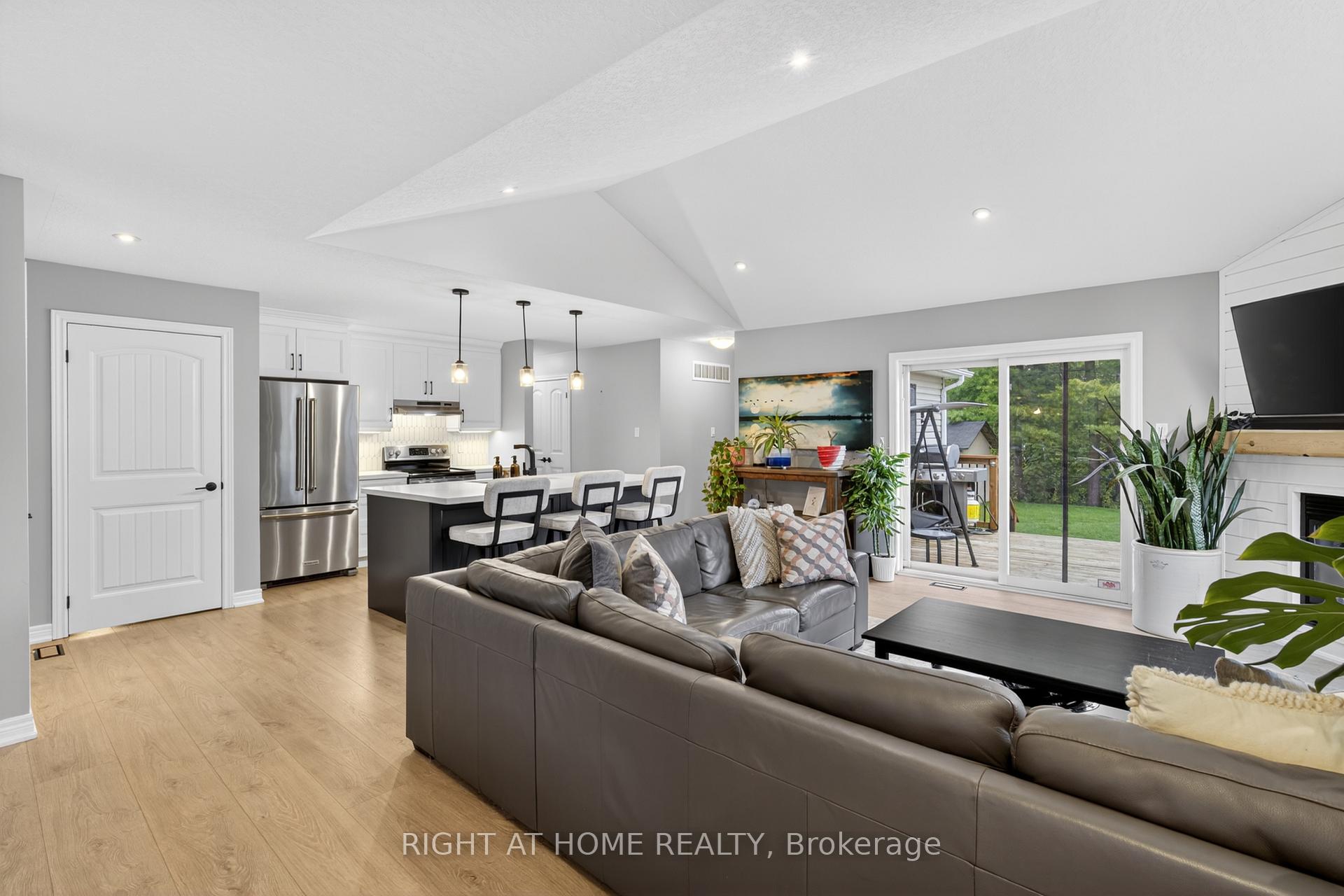 Photo 7 of 3005 Mason Drive, Innisfil, Rural Innisfil — HOMEH