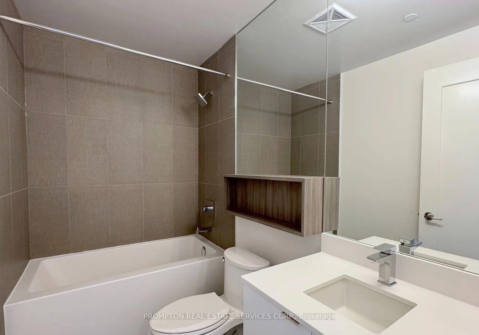 Photo 12 of Unit 2003, 70 Princess Street, Toronto, Waterfront Communities — HOMEH