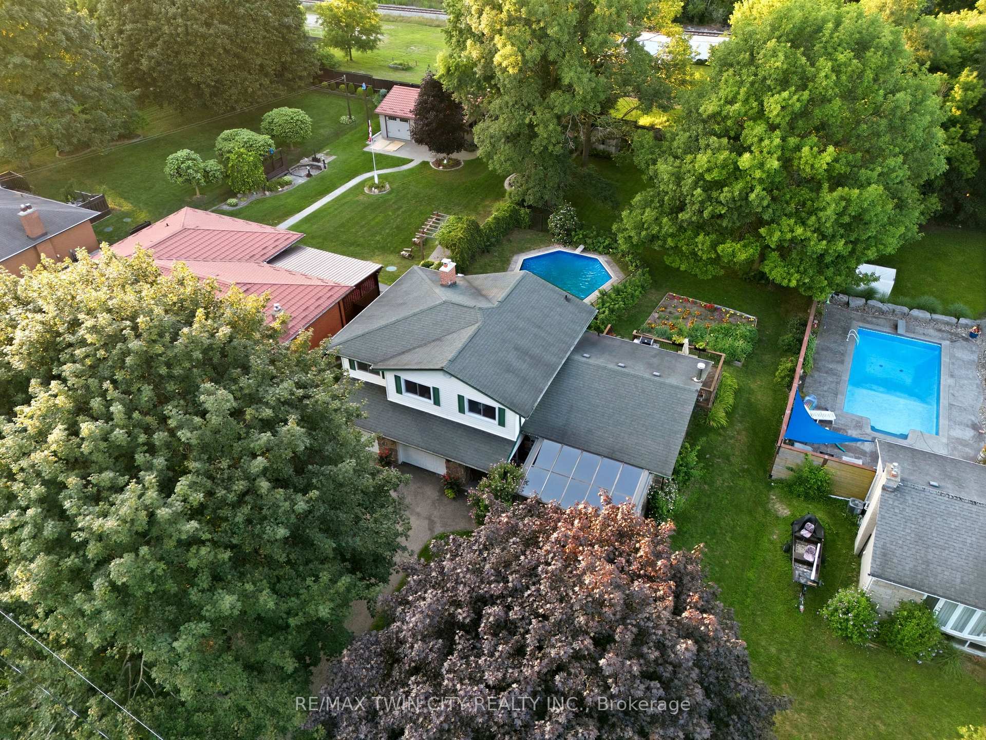 Photo 1 of 25 Alice Crescent, Wilmot — HOMEH