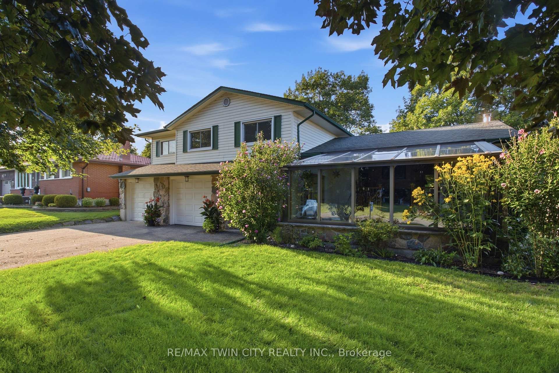 Photo 3 of 25 Alice Crescent, Wilmot — HOMEH
