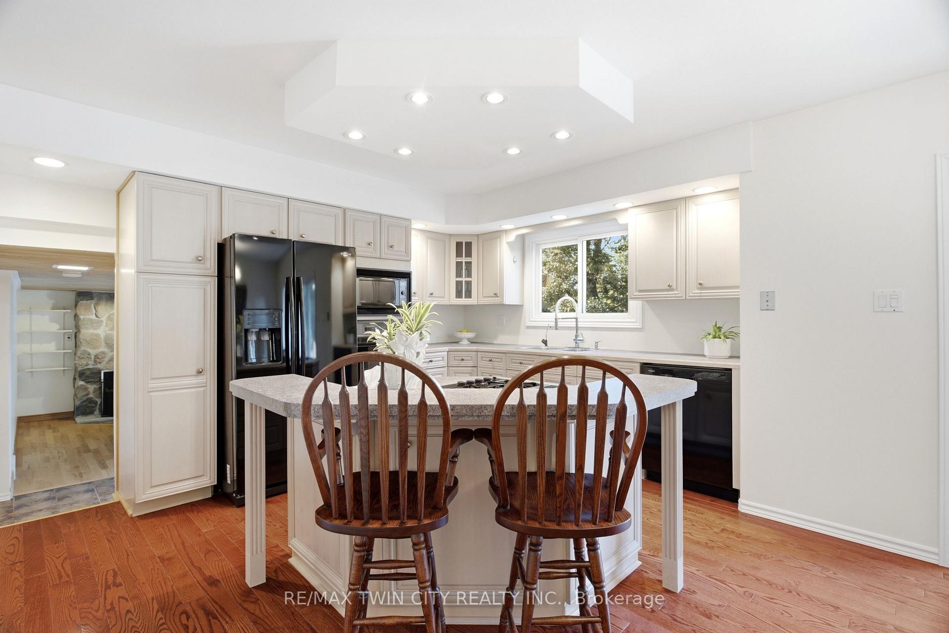 Photo 14 of 25 Alice Crescent, Wilmot — HOMEH