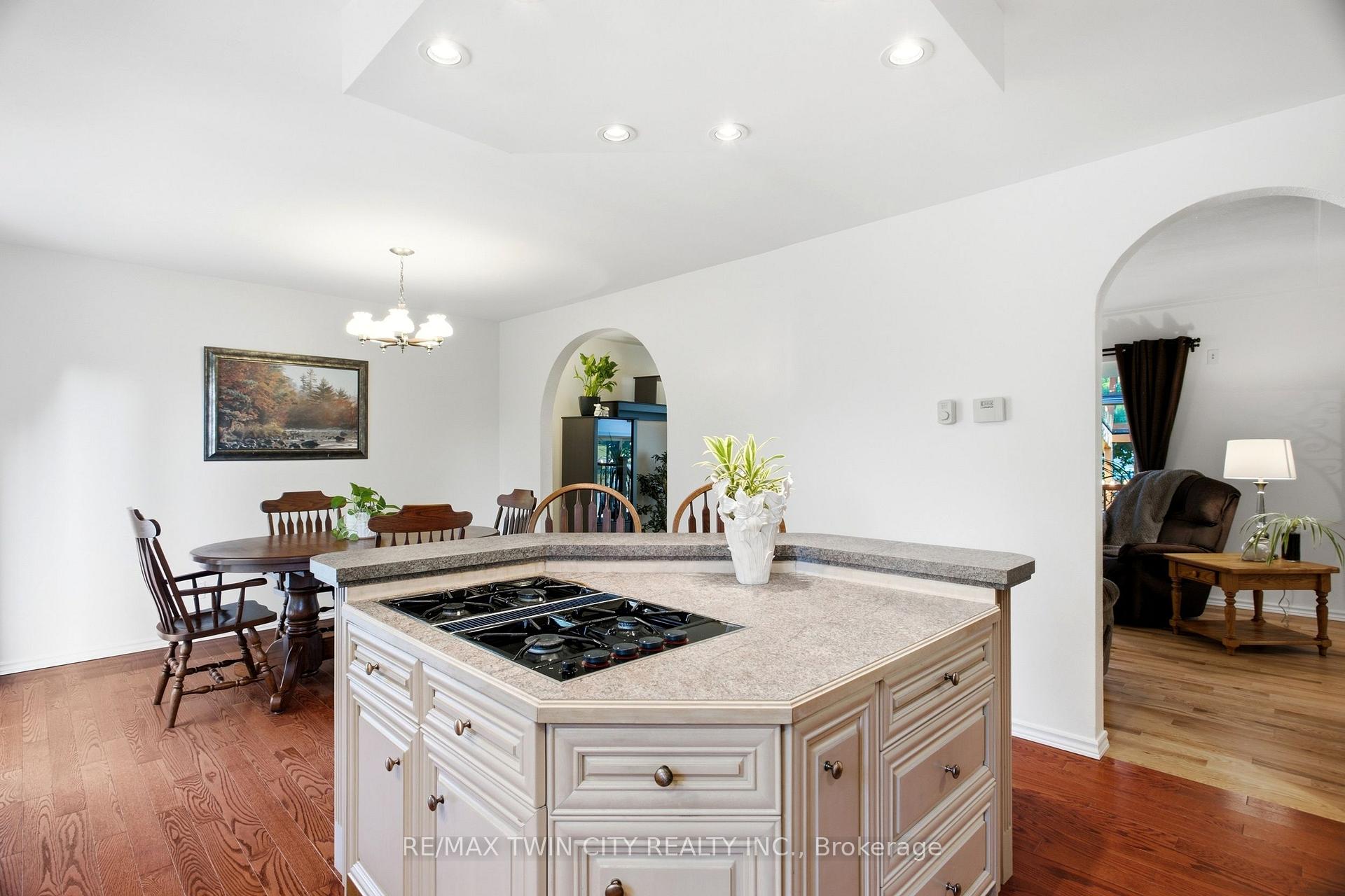 Photo 15 of 25 Alice Crescent, Wilmot — HOMEH