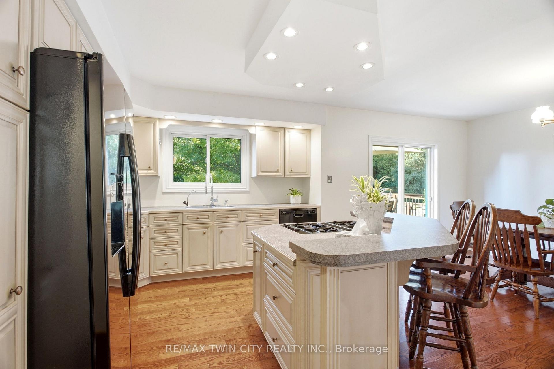 Photo 17 of 25 Alice Crescent, Wilmot — HOMEH