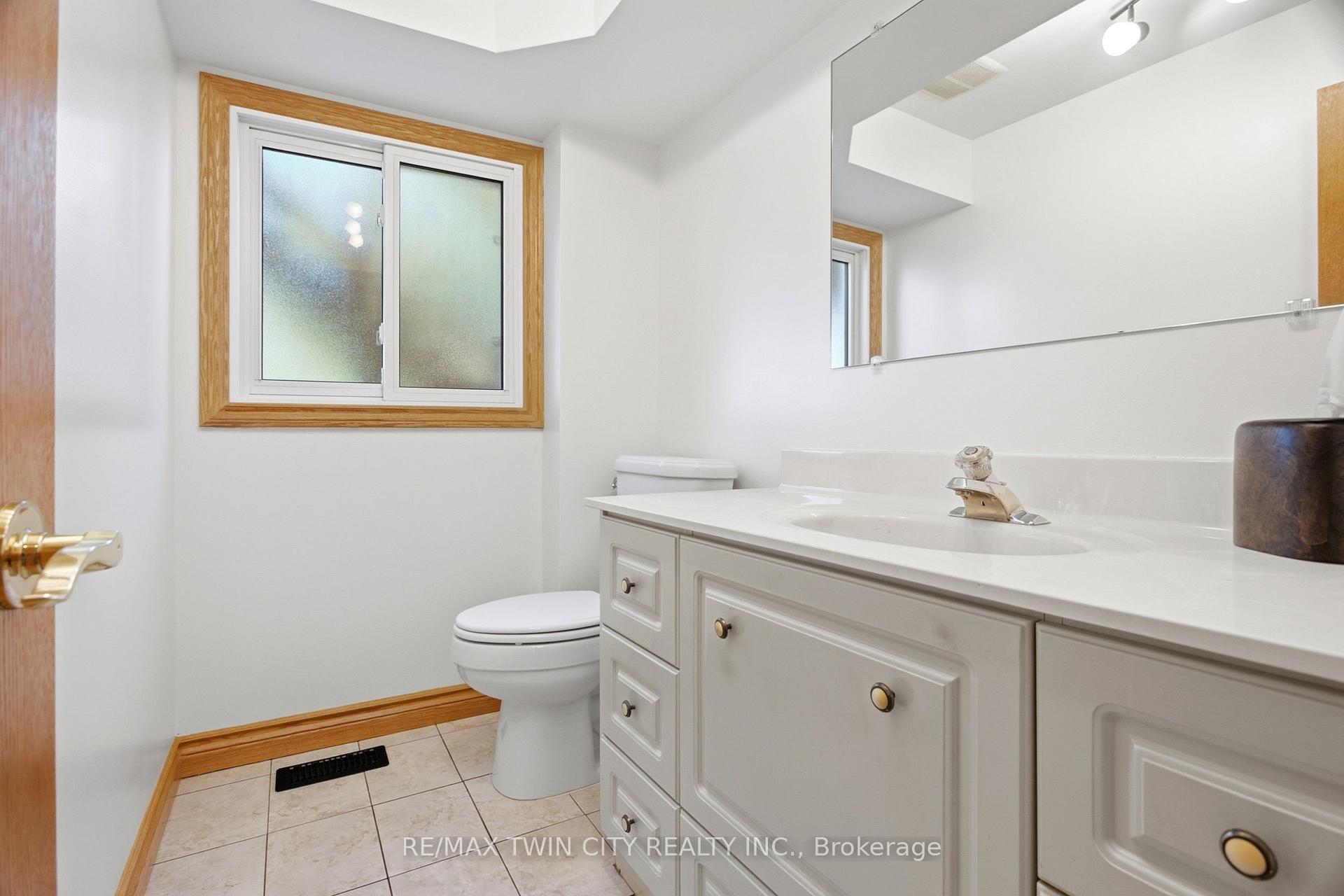 Photo 19 of 25 Alice Crescent, Wilmot — HOMEH