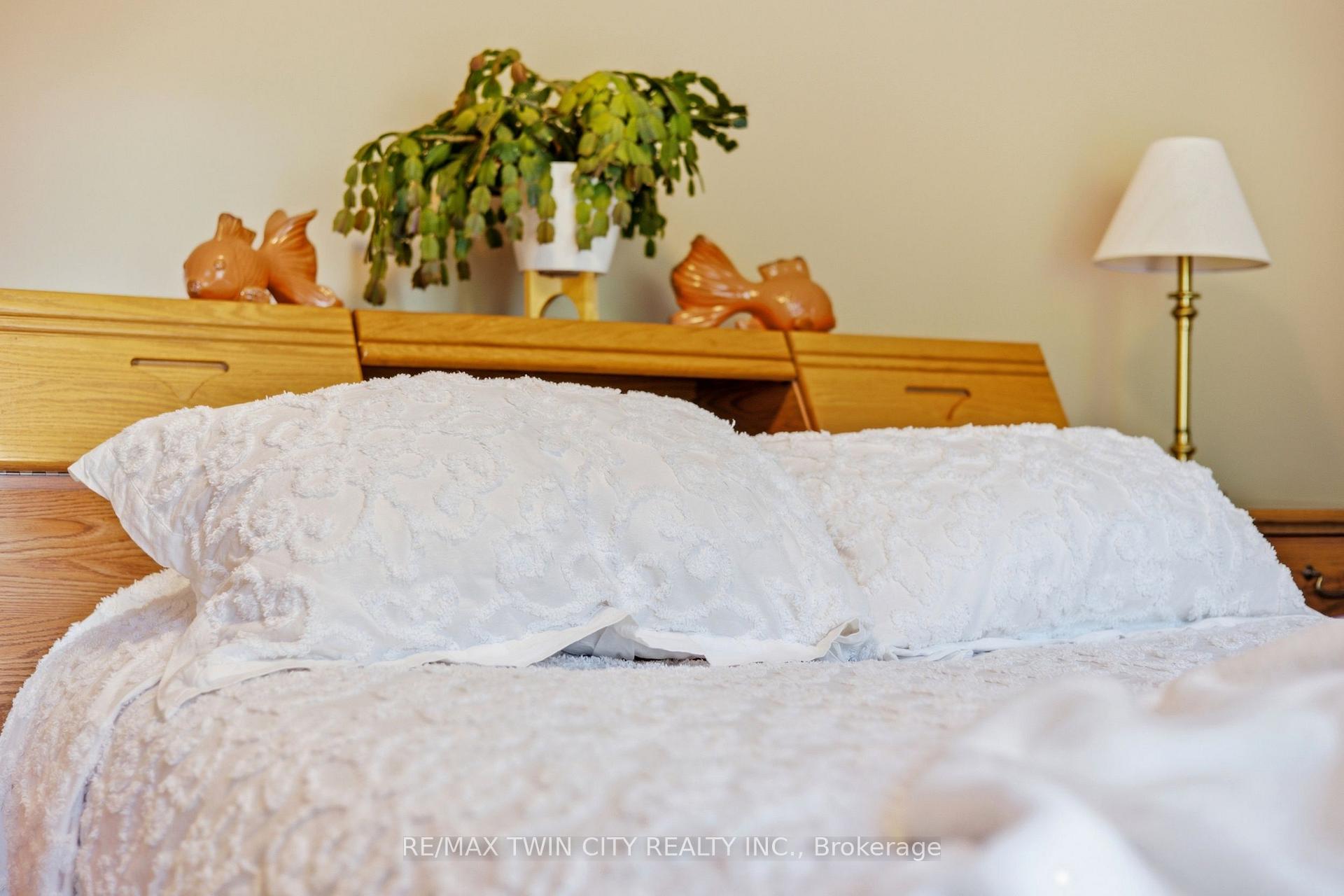 Photo 21 of 25 Alice Crescent, Wilmot — HOMEH