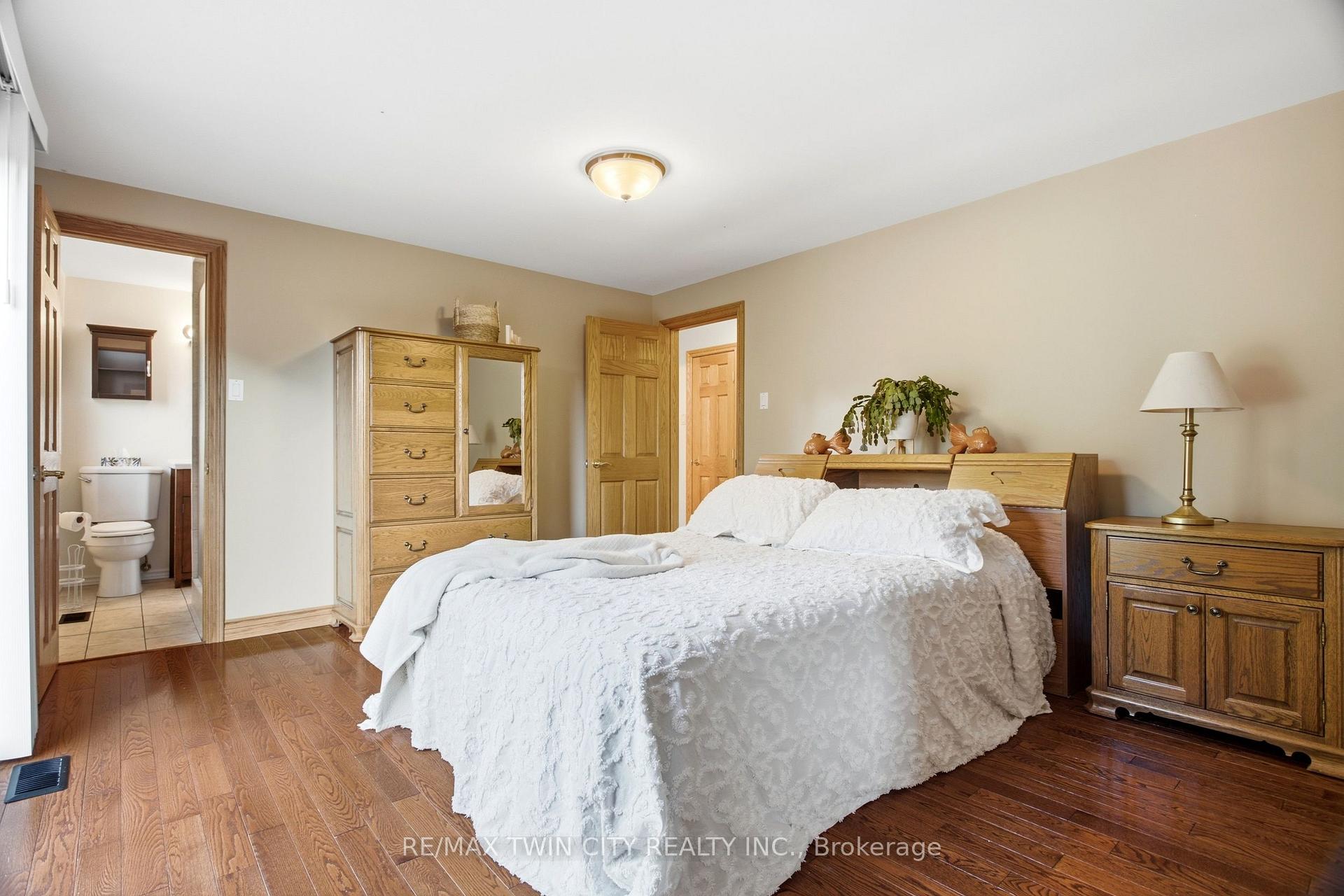Photo 23 of 25 Alice Crescent, Wilmot — HOMEH