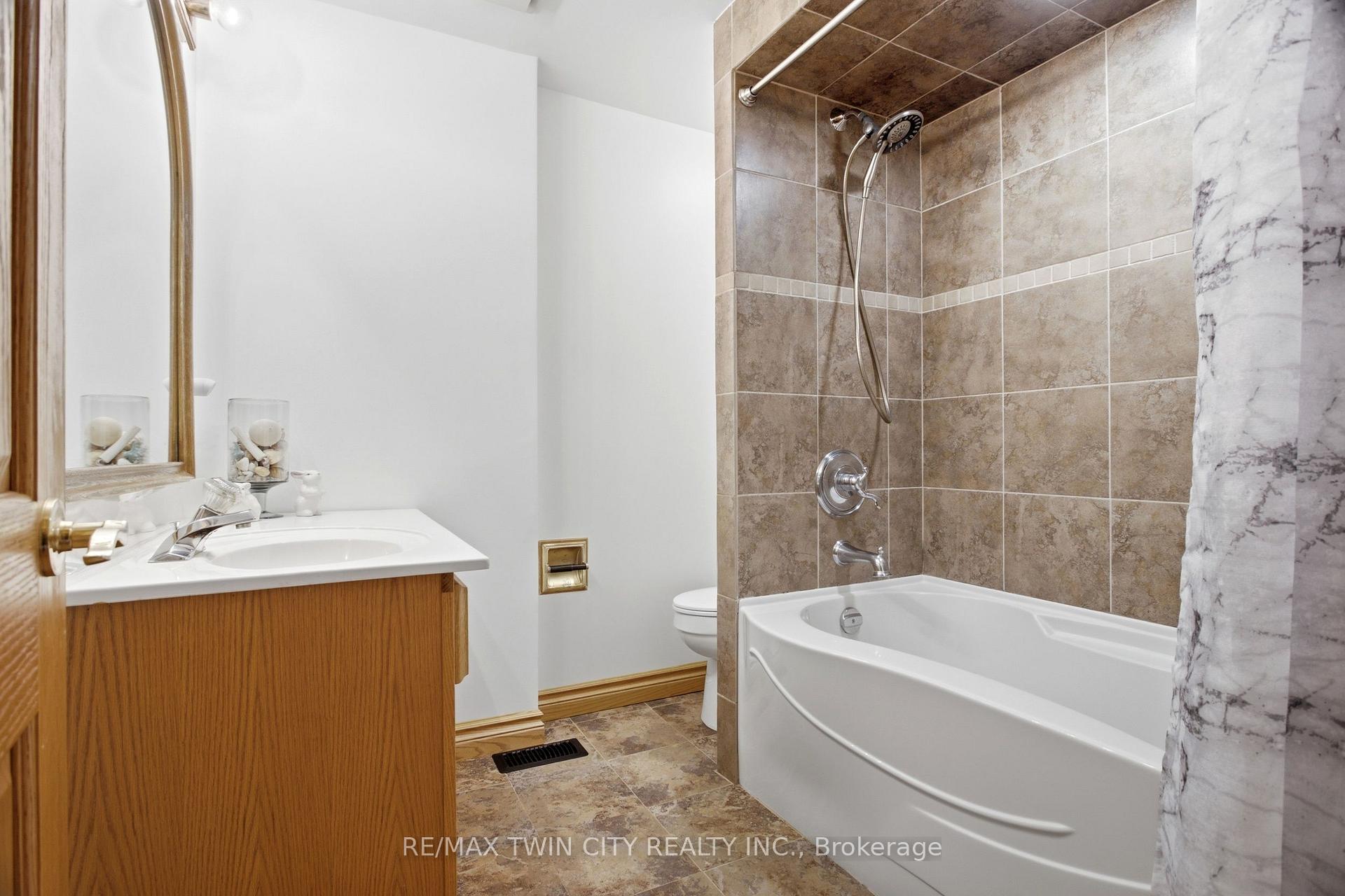 Photo 29 of 25 Alice Crescent, Wilmot — HOMEH