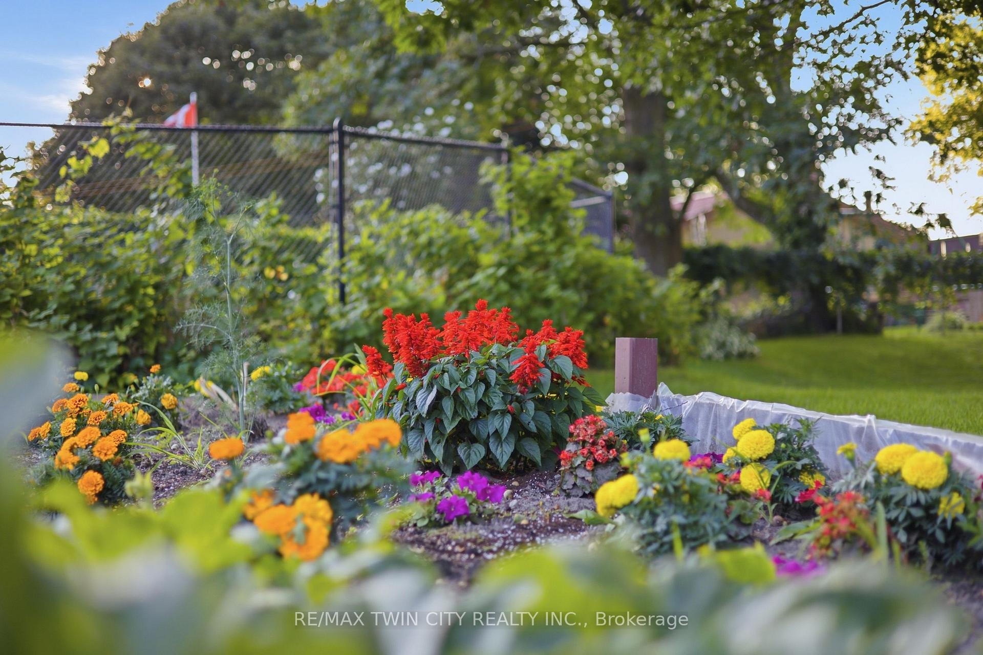 Photo 35 of 25 Alice Crescent, Wilmot — HOMEH