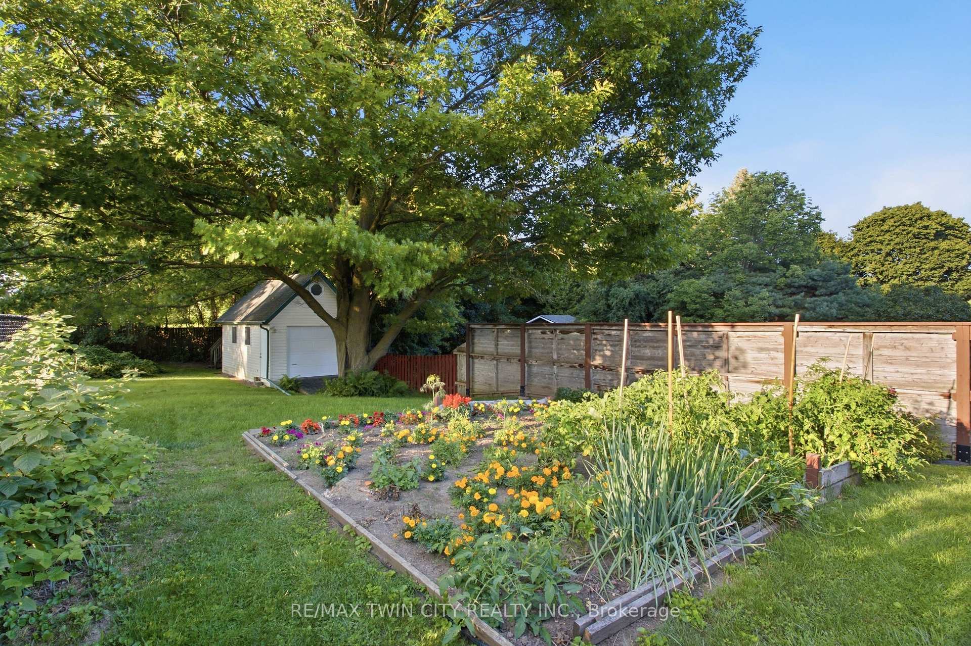 Photo 37 of 25 Alice Crescent, Wilmot — HOMEH