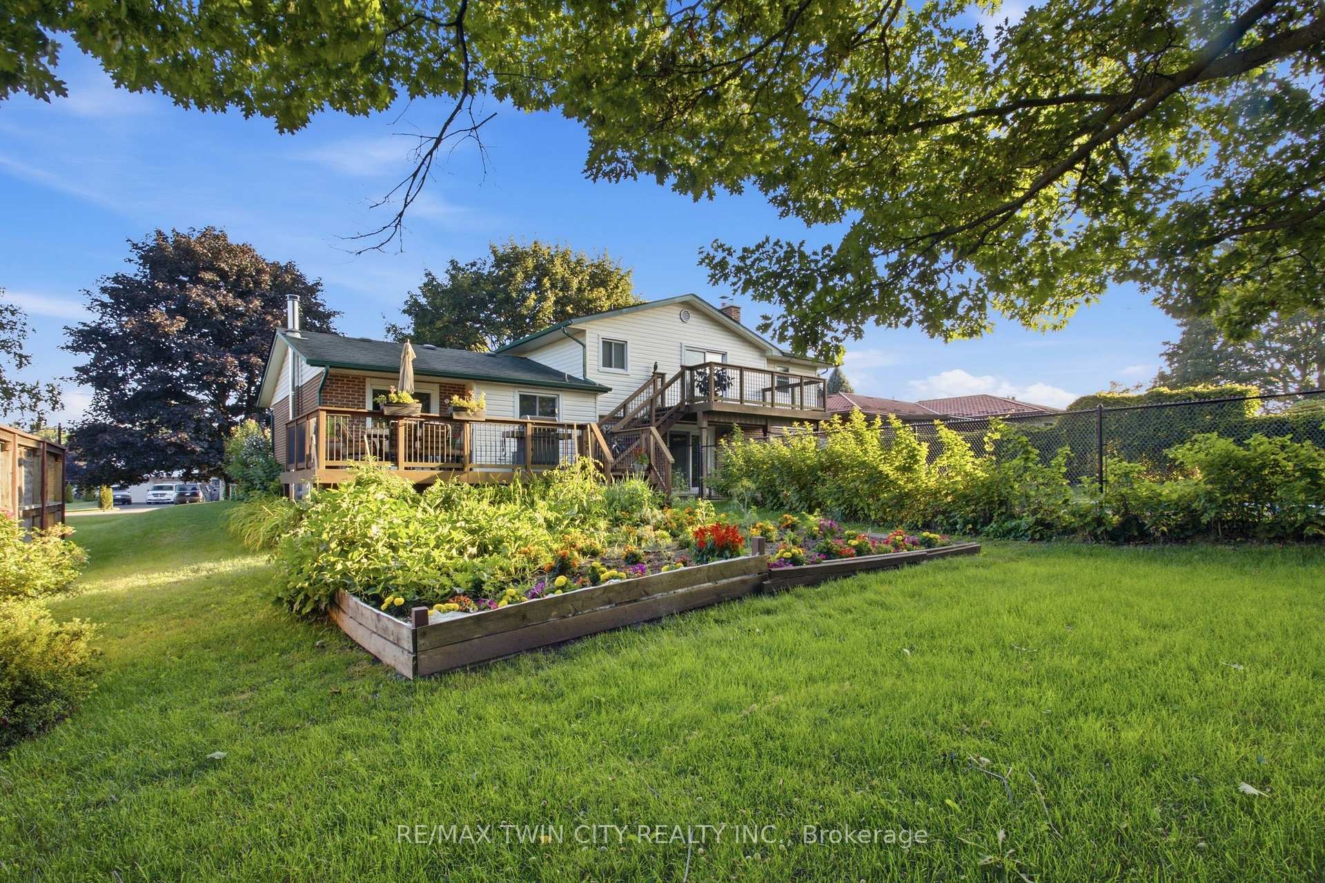 Photo 38 of 25 Alice Crescent, Wilmot — HOMEH