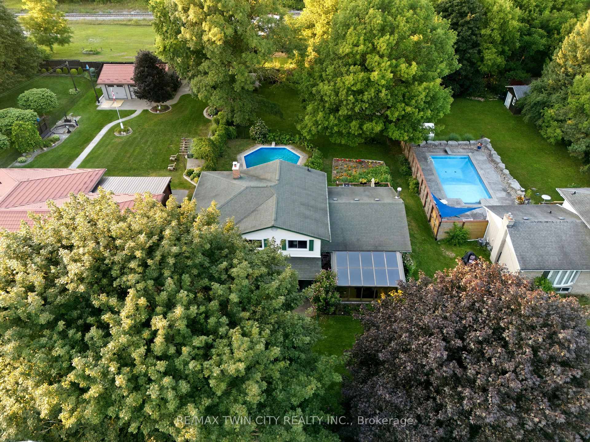 Photo 39 of 25 Alice Crescent, Wilmot — HOMEH