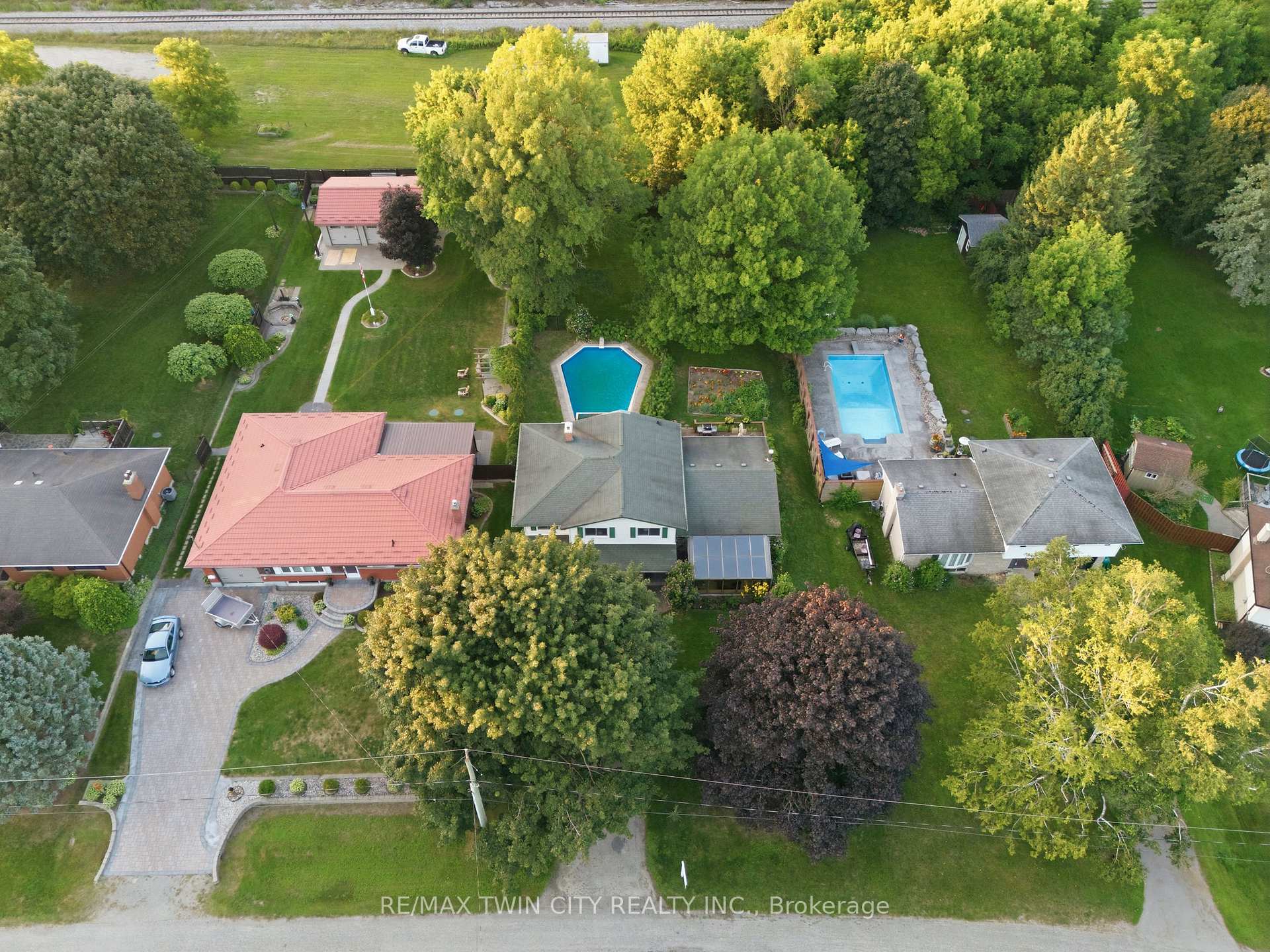 Photo 40 of 25 Alice Crescent, Wilmot — HOMEH