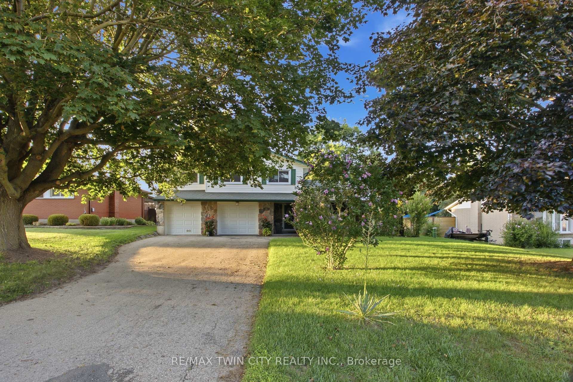 Photo 43 of 25 Alice Crescent, Wilmot — HOMEH