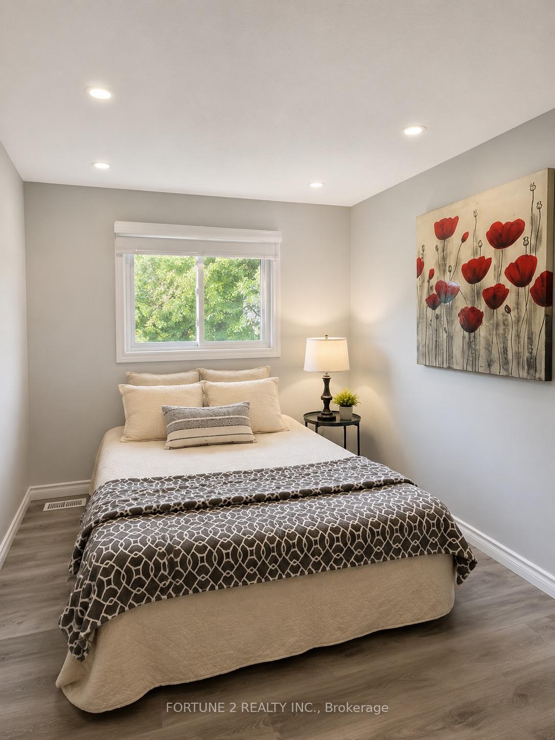 Photo 7 of 21 Roberts Crescent, Kitchener, Alpine — HOMEH
