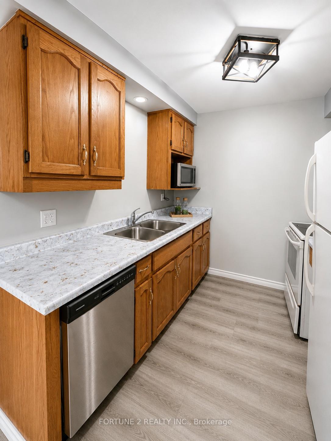 Photo 9 of 21 Roberts Crescent, Kitchener, Alpine — HOMEH