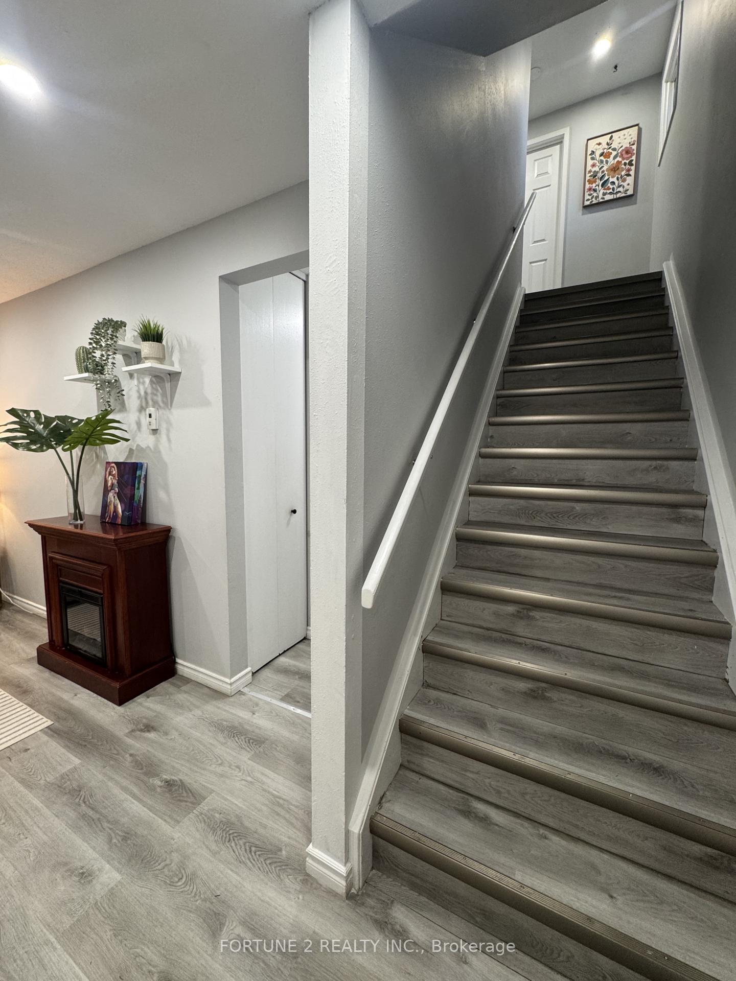 Photo 12 of 21 Roberts Crescent, Kitchener, Alpine — HOMEH