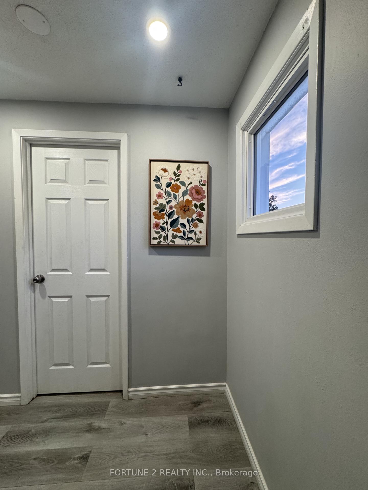 Photo 13 of 21 Roberts Crescent, Kitchener, Alpine — HOMEH