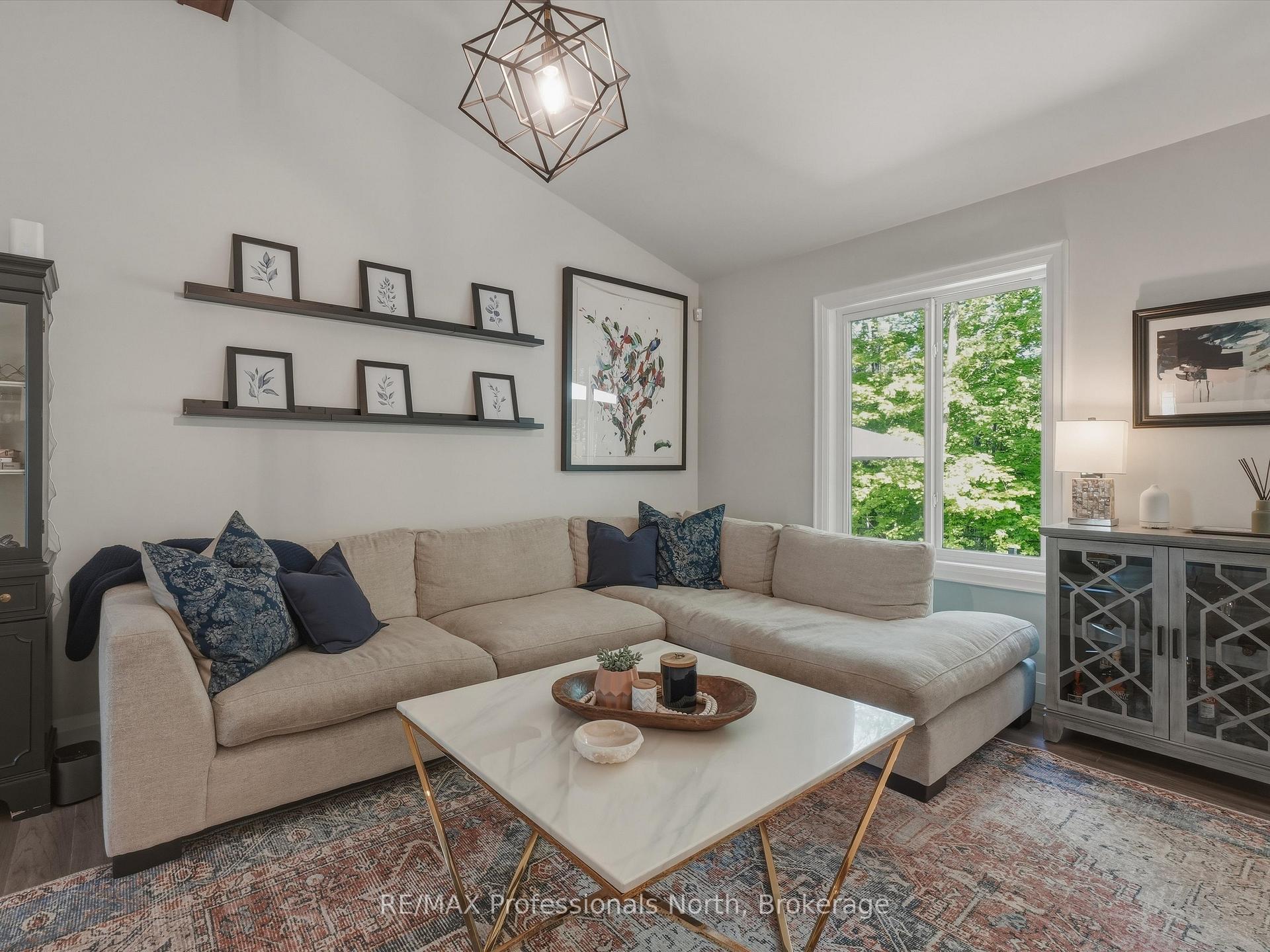 Photo 10 of 188 Vel-Dor Crescent, Bracebridge — HOMEH