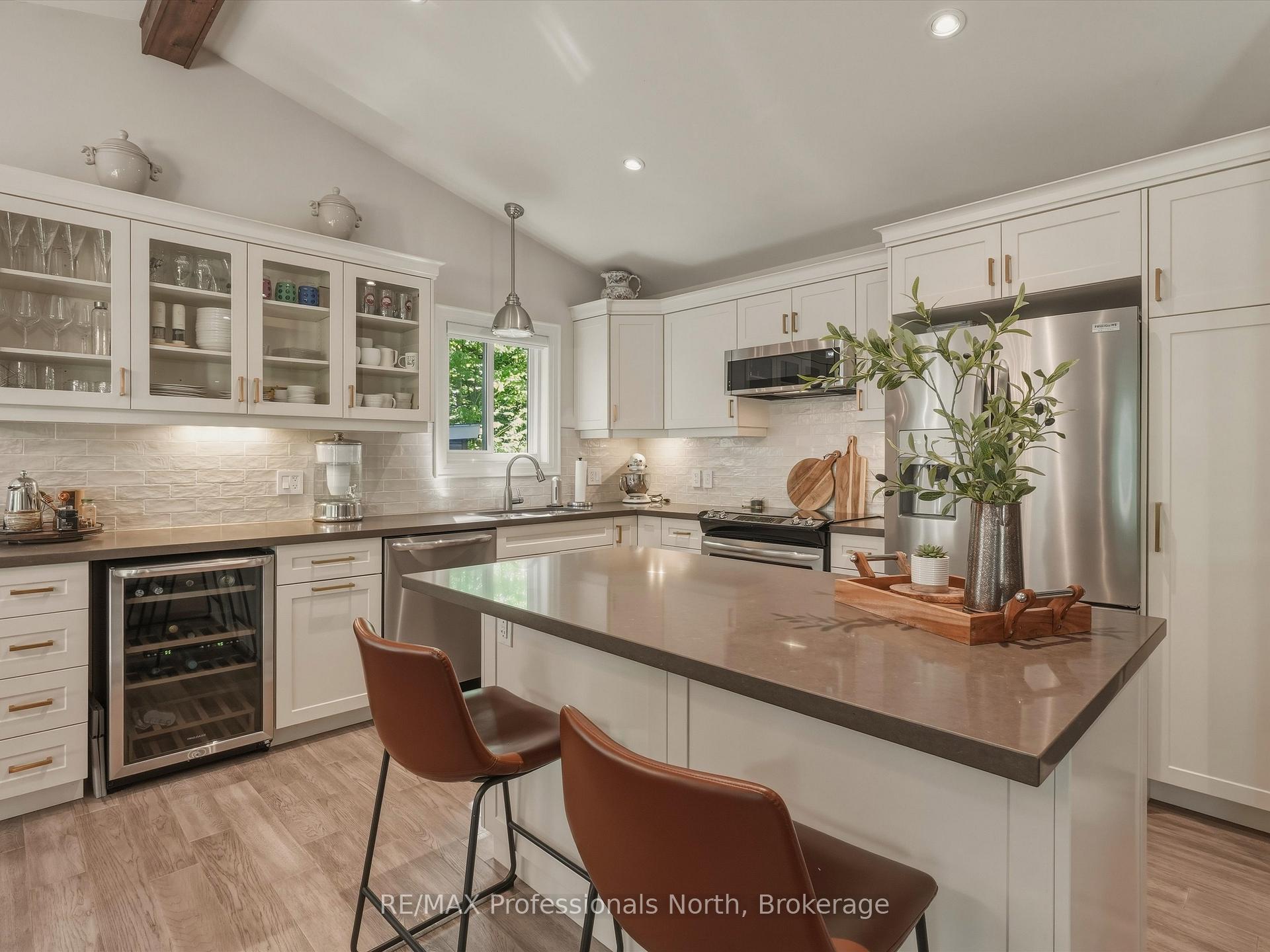 Photo 15 of 188 Vel-Dor Crescent, Bracebridge — HOMEH