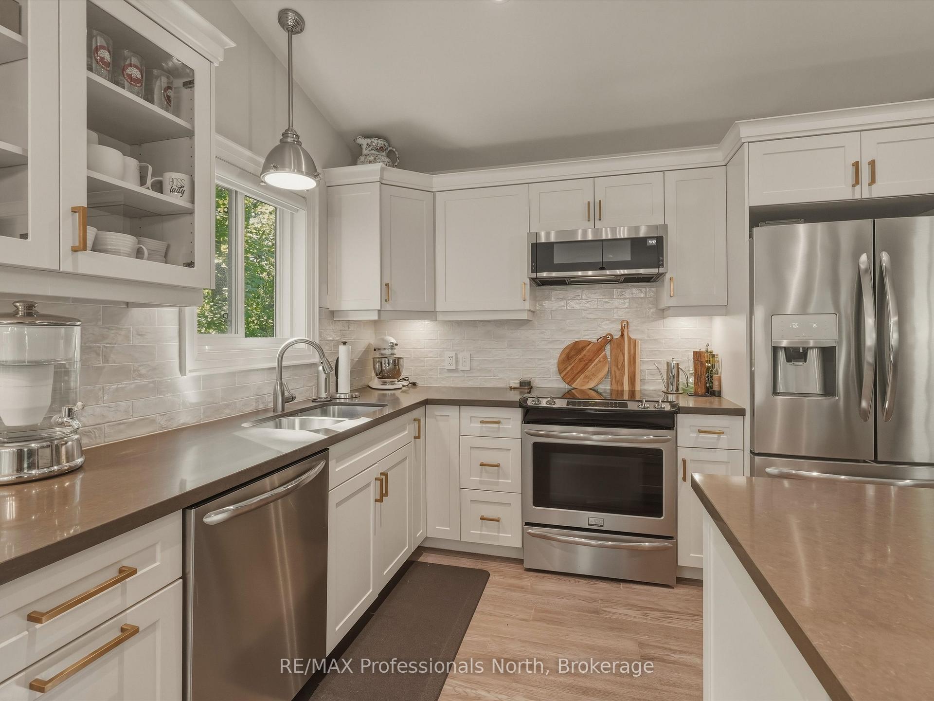 Photo 16 of 188 Vel-Dor Crescent, Bracebridge — HOMEH