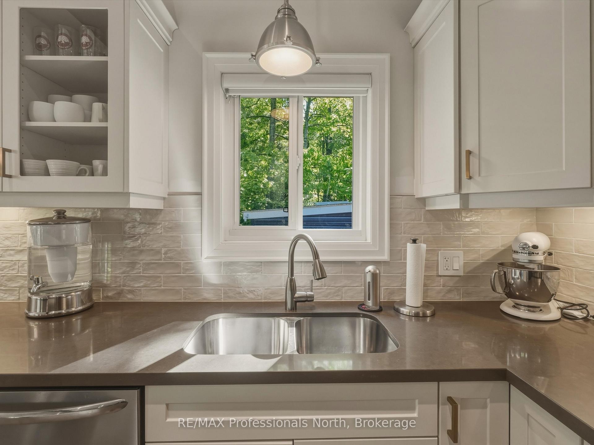 Photo 18 of 188 Vel-Dor Crescent, Bracebridge — HOMEH